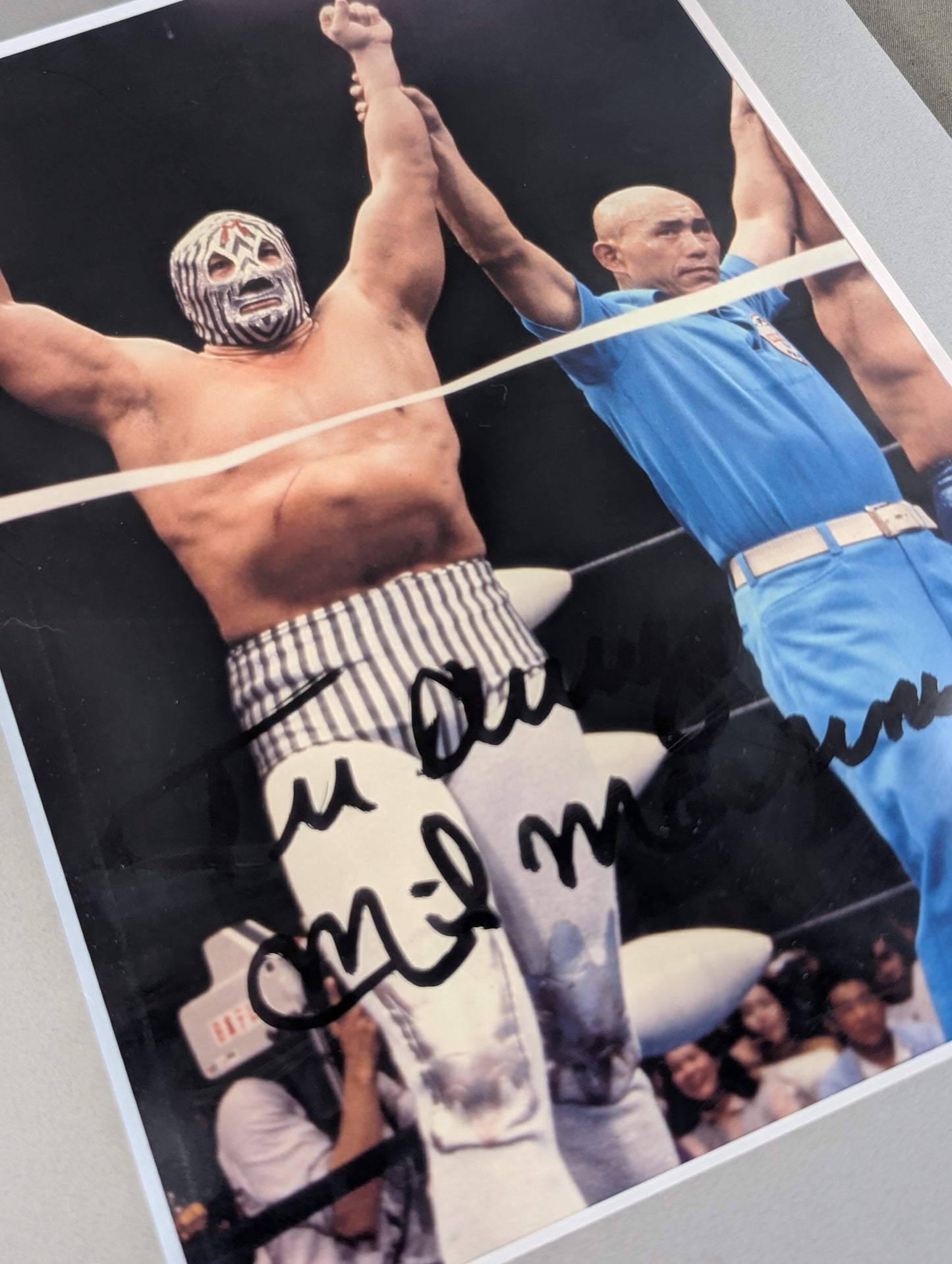 Mil Mascaras hand signed autograph Panel Pro-Photo (A-1)