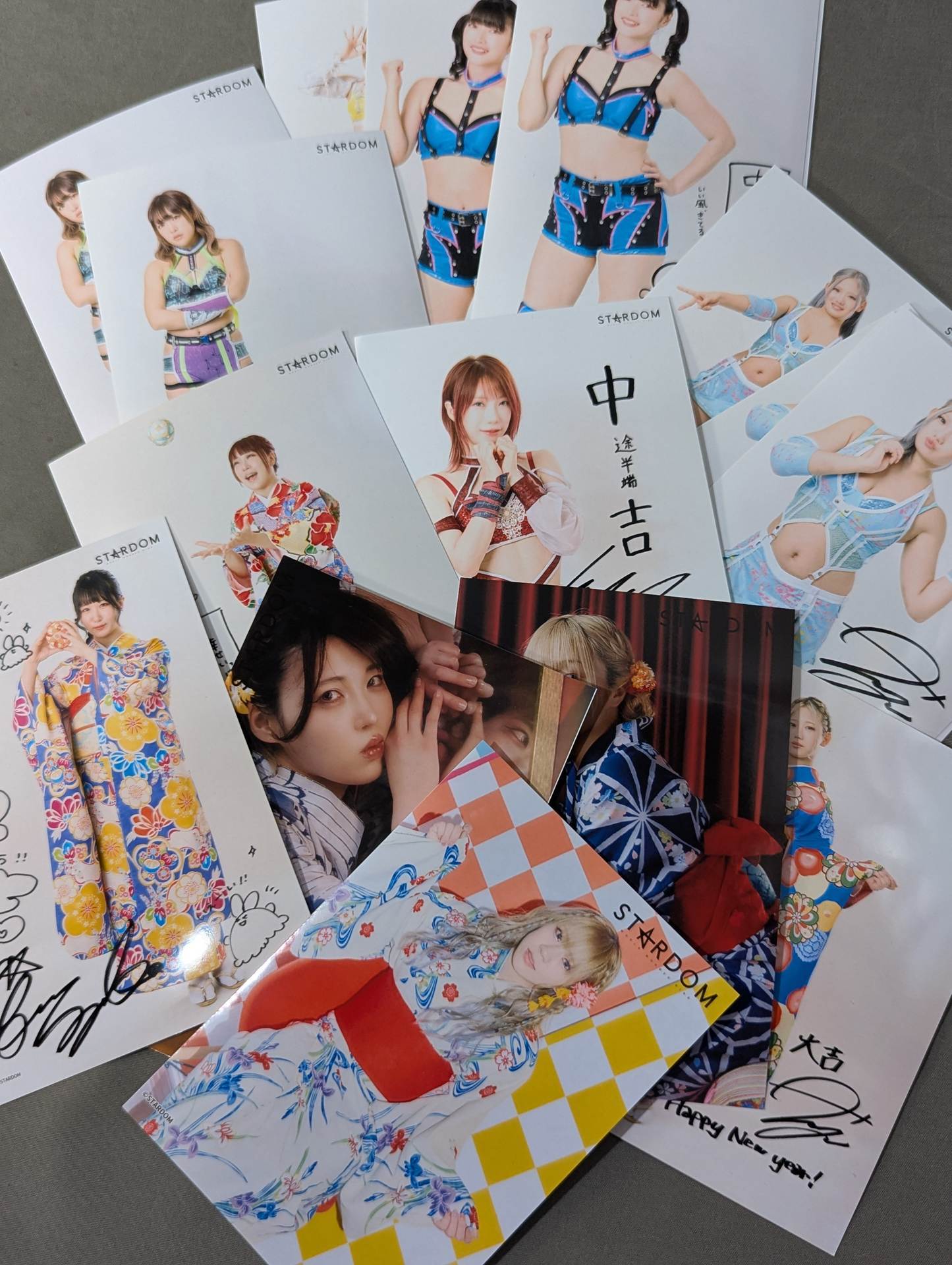 Stardom Fortune Photo Set of 32 (1)