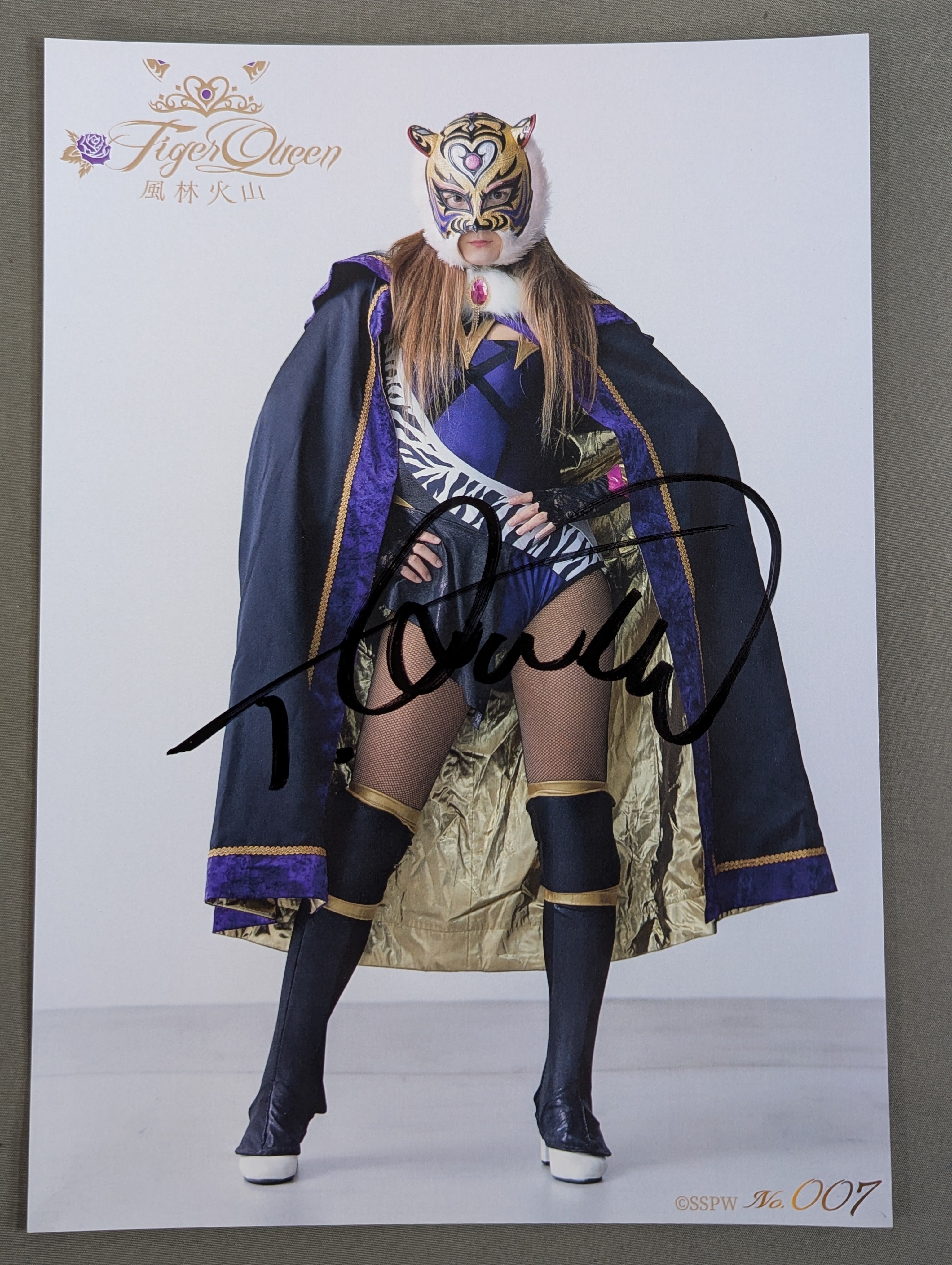 タイガークイーン 直筆サイン入り ポートレート(C-9) – 闘道館