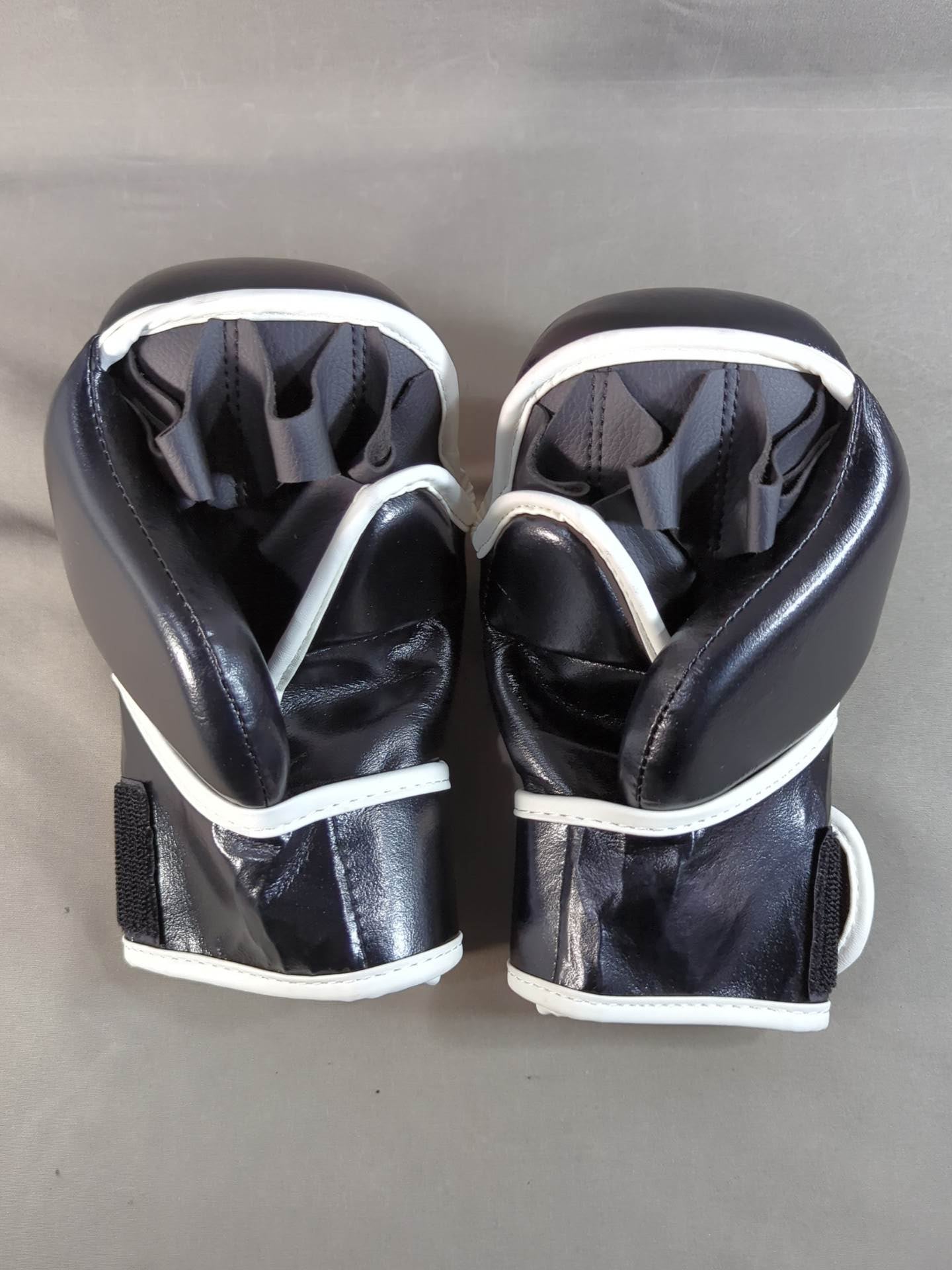 ISAMI Pound Gloves