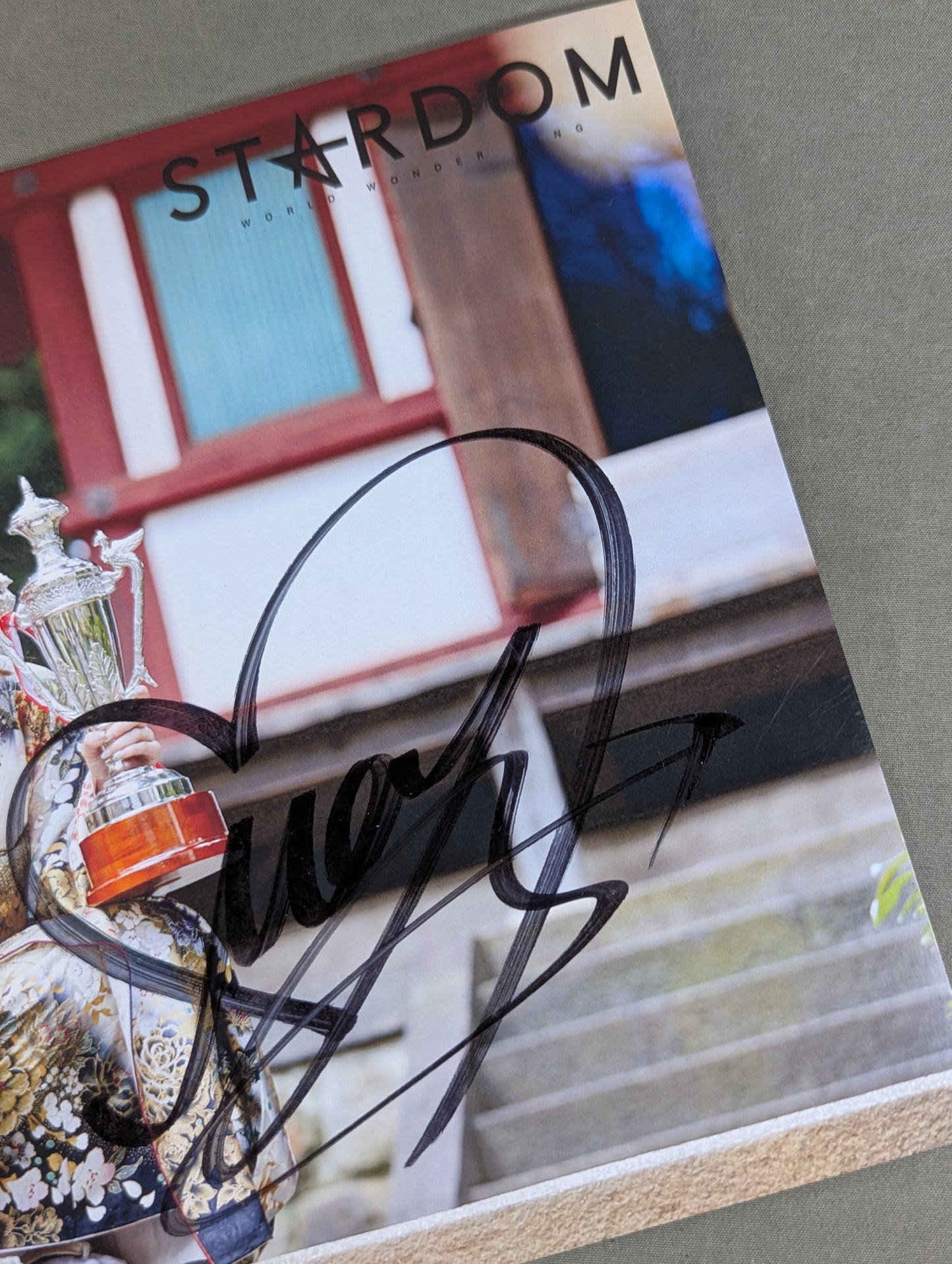 ★IWGP★ Mayu Iwatani hand signed autograph Stardom Pro-Photo (B-7)