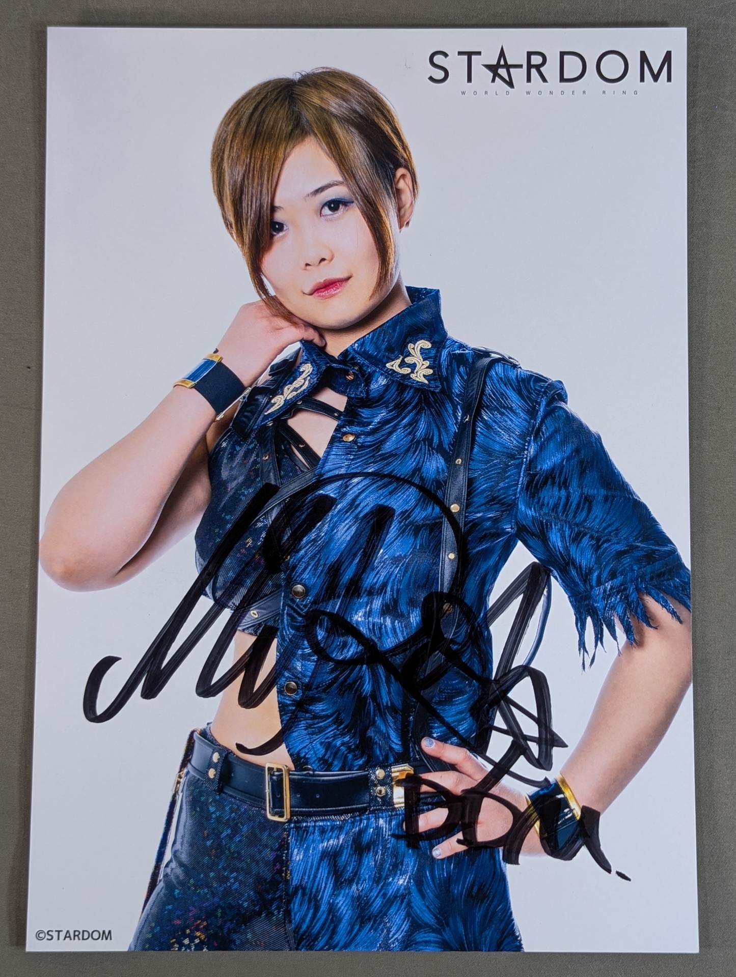 MIRAI 直筆サイン入り スターダムポートレート(C-9) – 闘道館