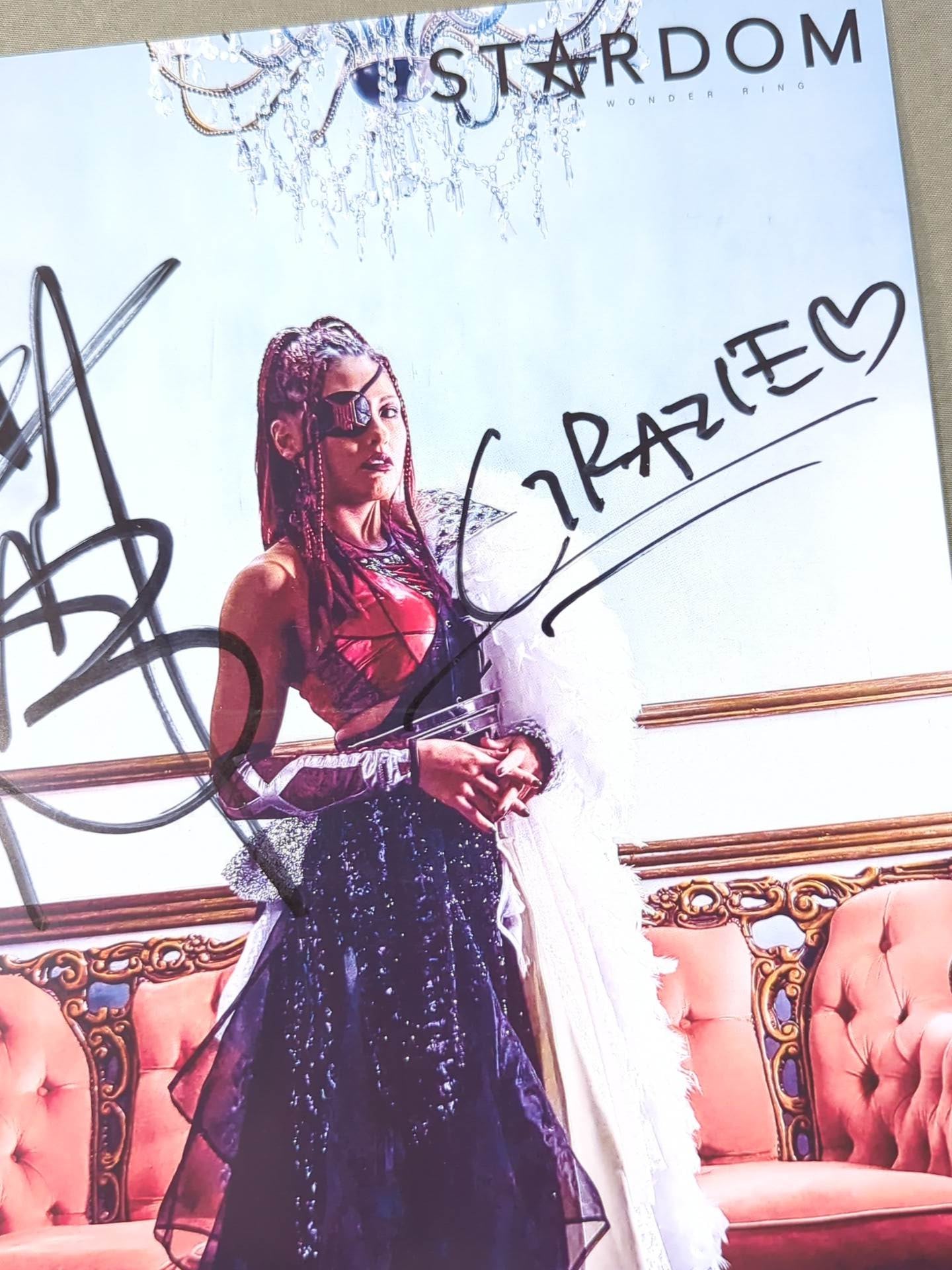 ジュリア 直筆サイン入り スターダムポートレート(D-9)