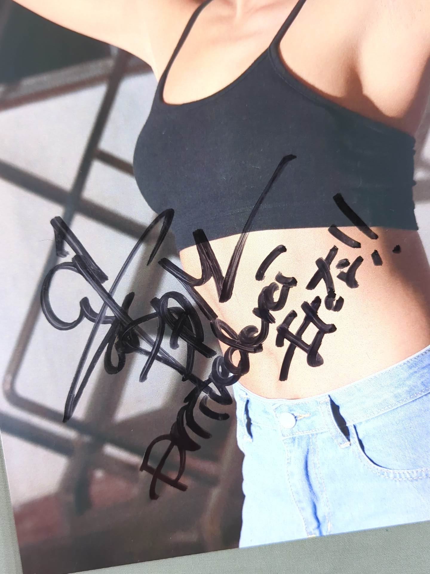 ジュリア 直筆サイン入り スターダムポートレート(E-2)