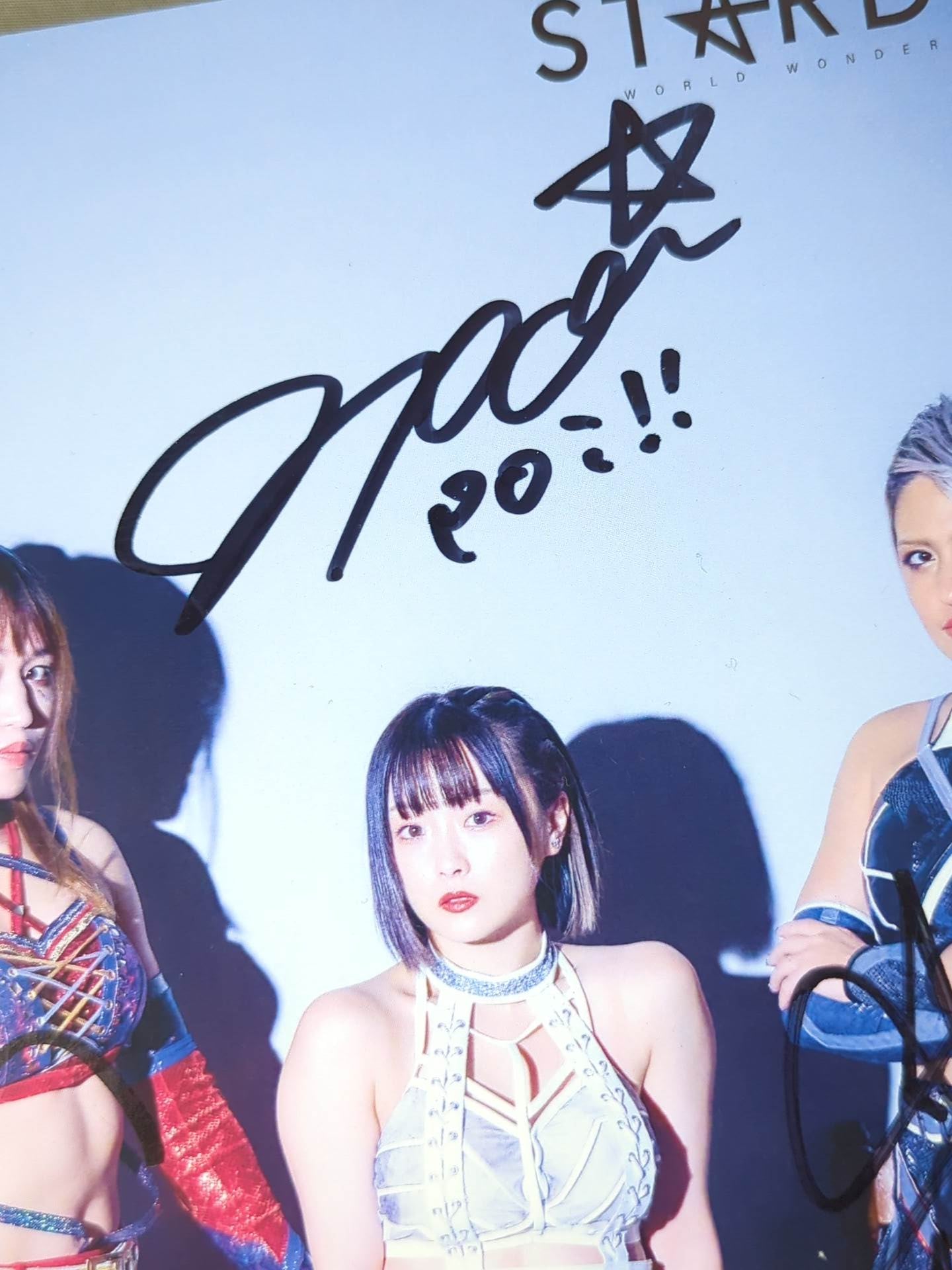 ジュリア&なつぽい&朱里 3選手直筆サイン入り スターダムポートレート