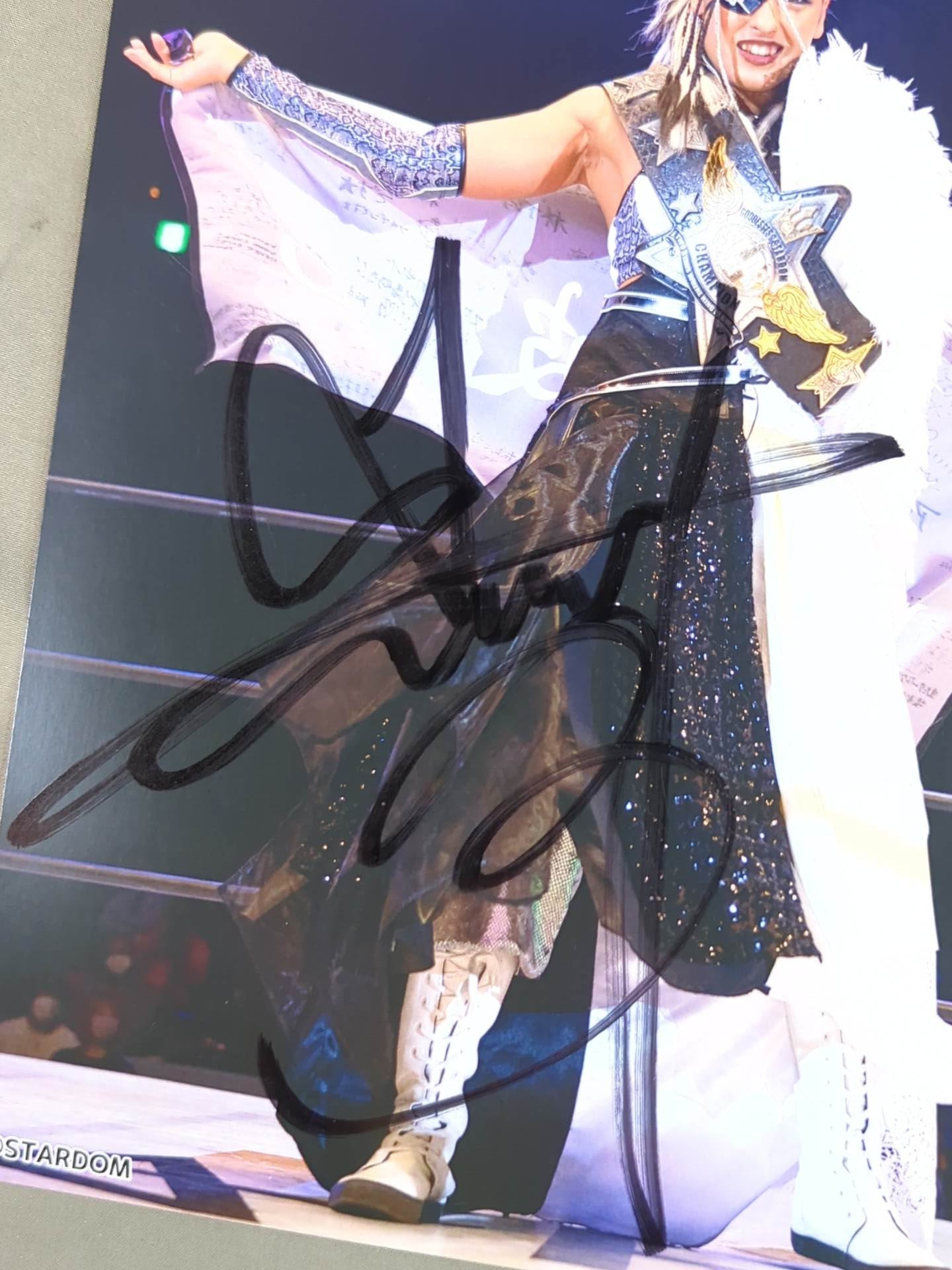 ジュリア 直筆サイン入り スターダムポートレート(E-3)