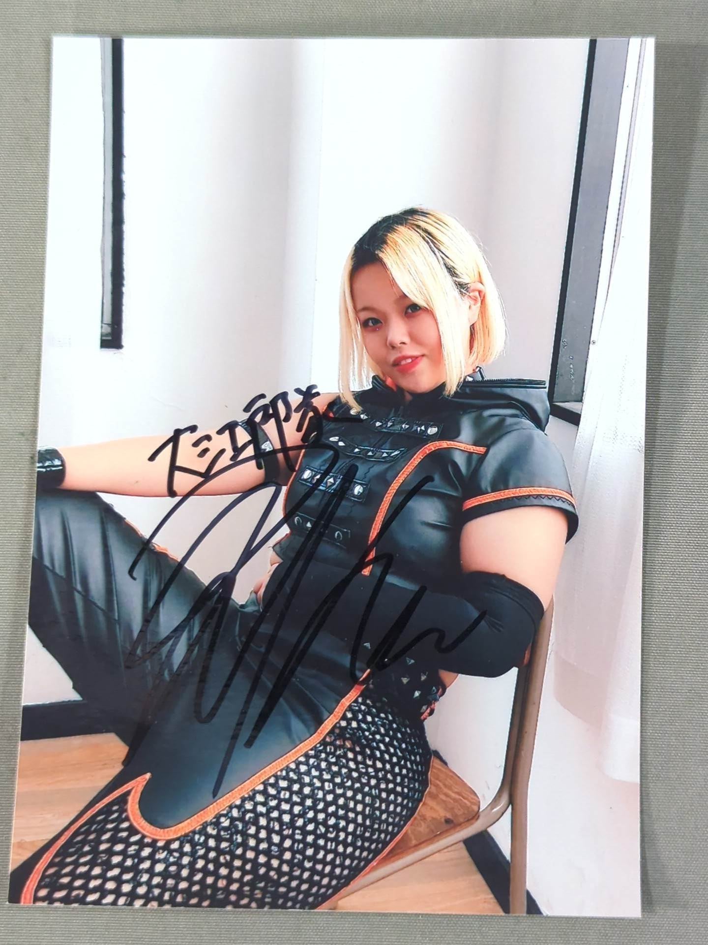 琉悪夏 直筆サイン入り ブロマイド① – 闘道館