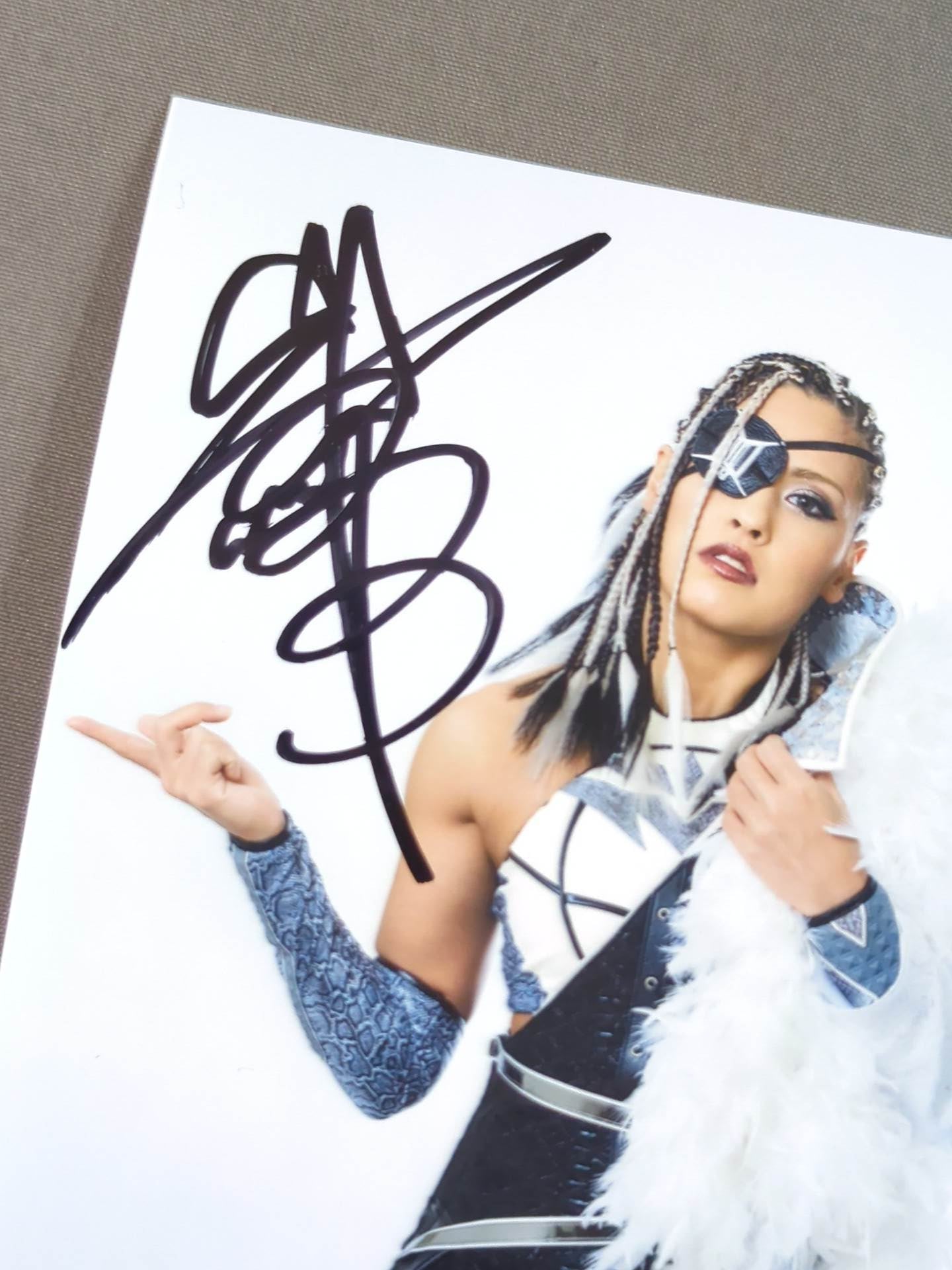 Giulia hand signed autograph Photo (1)