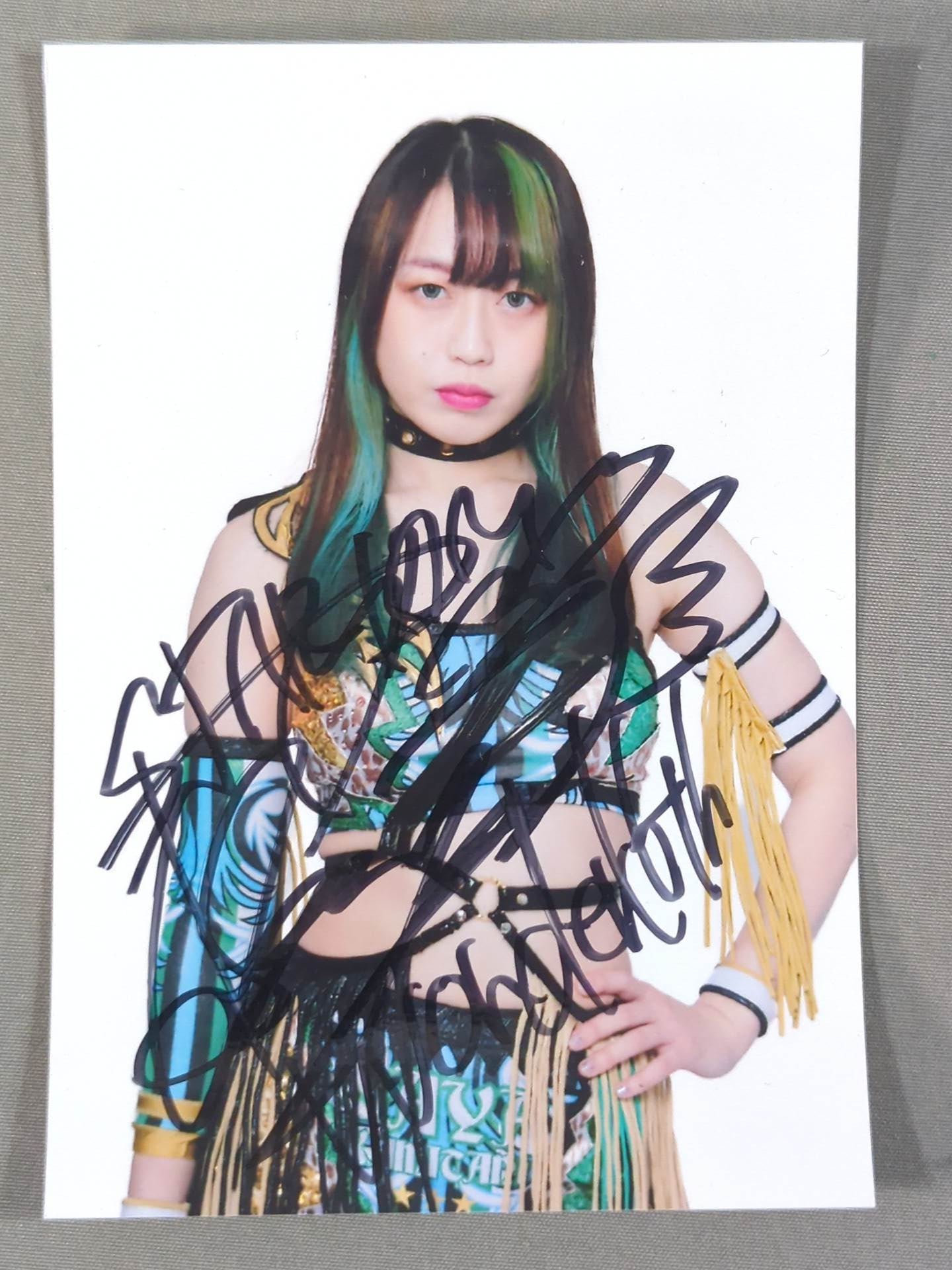 上谷沙弥 直筆サイン入りブロマイド① – 闘道館