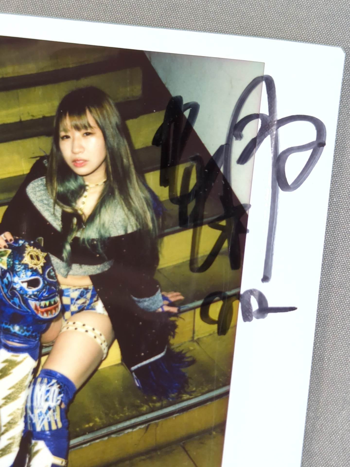 Momo Watanabe hand signed autograph Cheki (E-7)