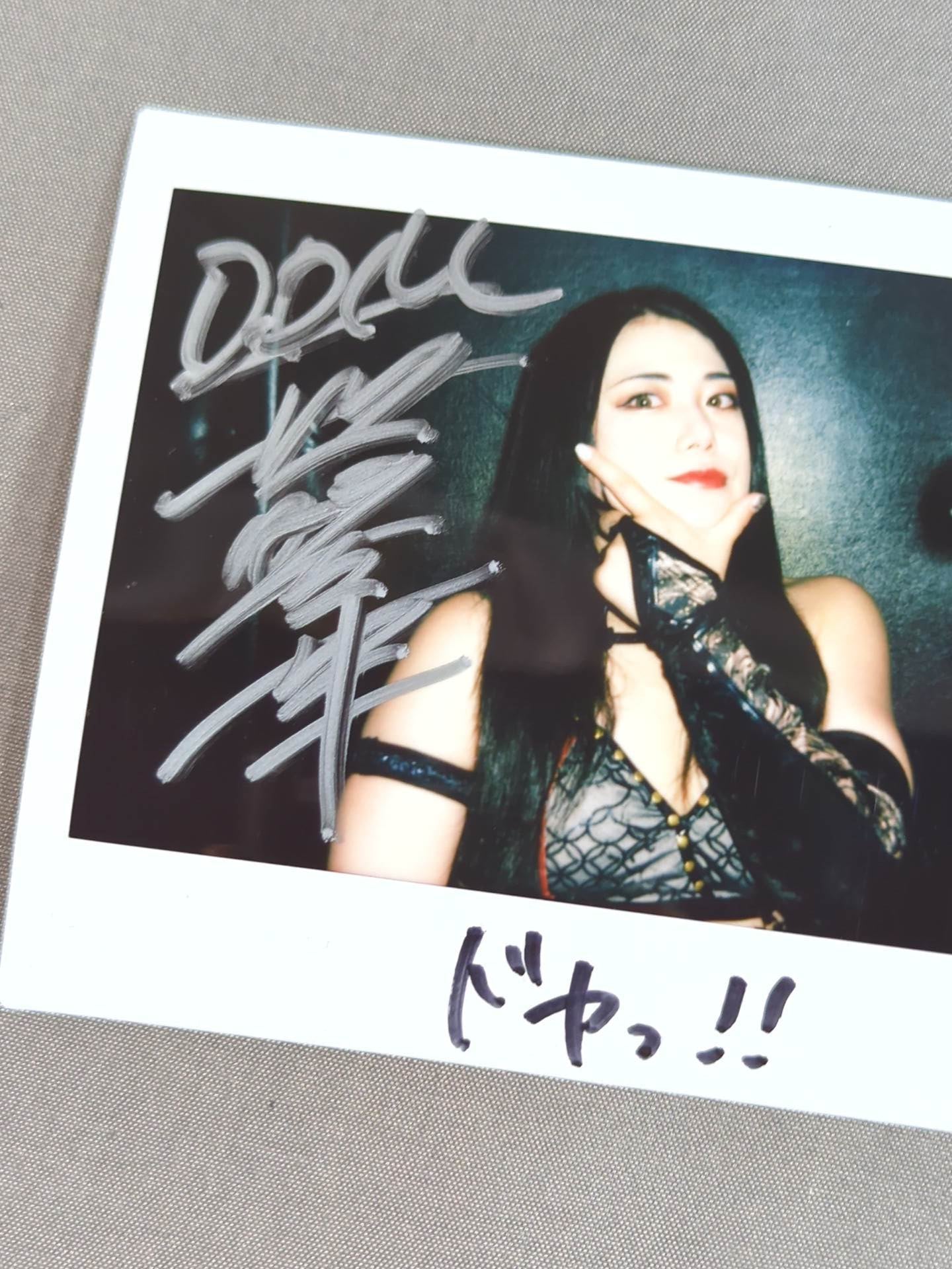 Maika hand signed autograph Cheki (D-6)