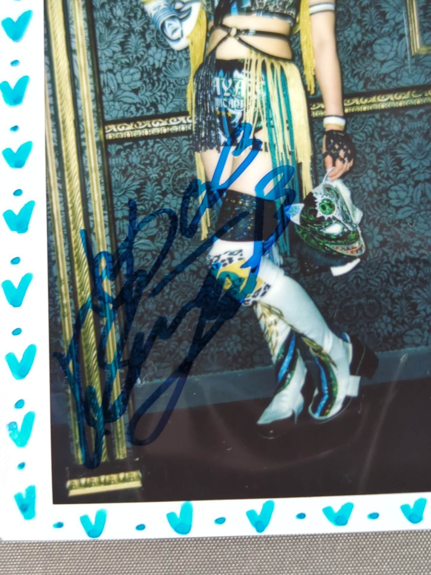 上谷沙弥 直筆サイン入り チェキ(D-9)