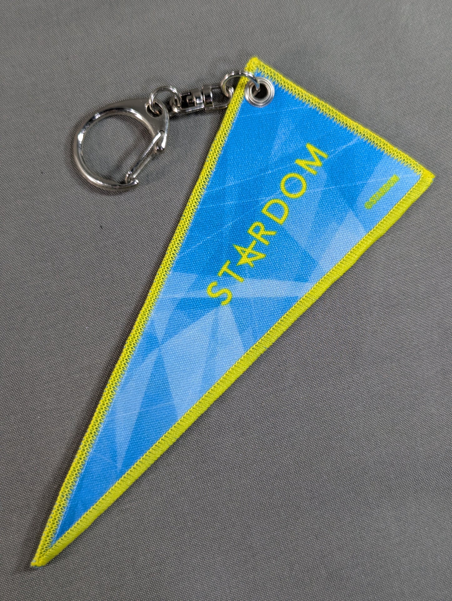 コグマ ランダムペナント風キーホルダー