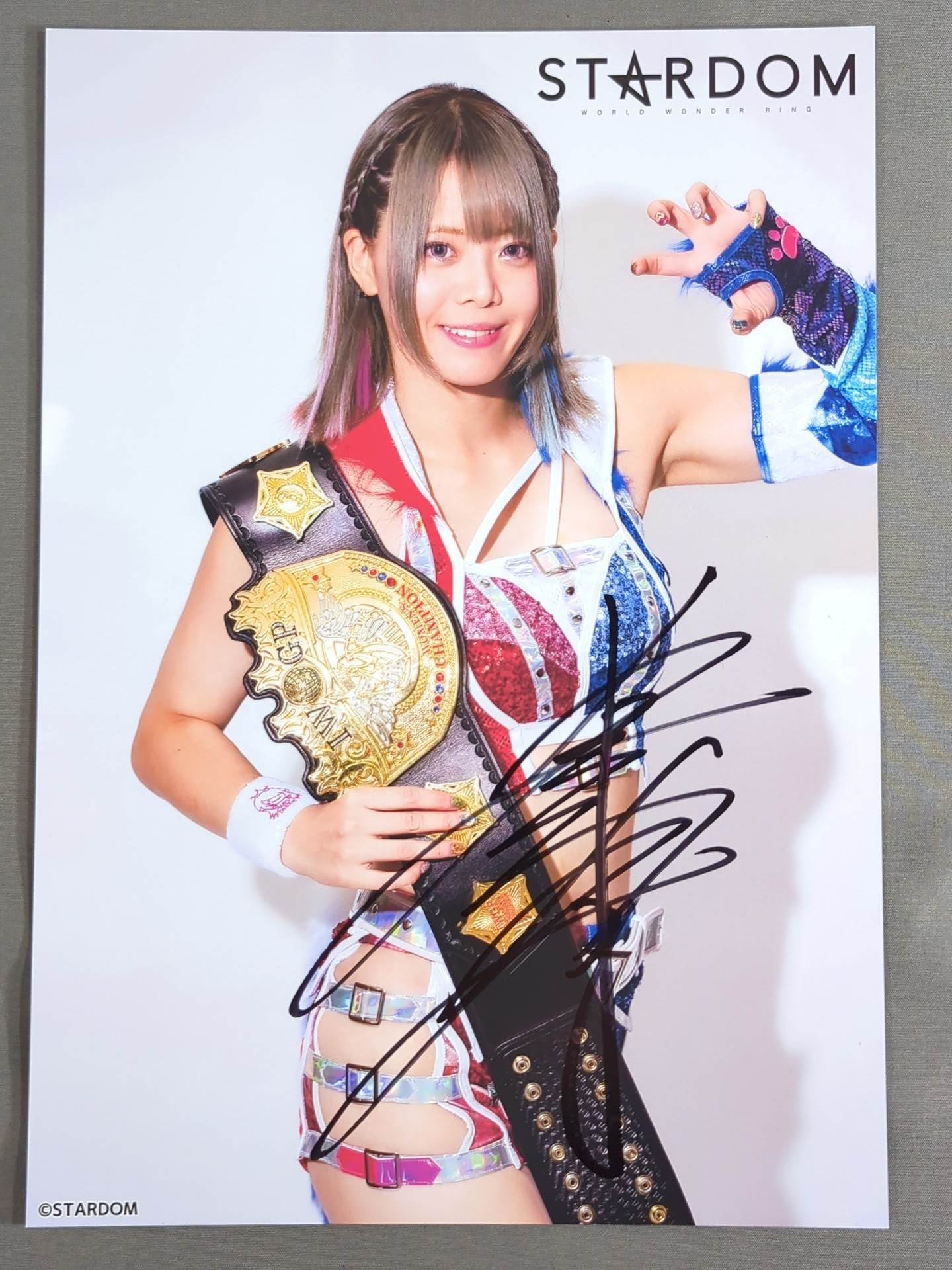 スターダム　写真集Bikiniing Winter岩谷麻優選手サイン入り スターダム 写真集Bikiniing Winter岩谷麻優選手サイン入り ☆IWGP