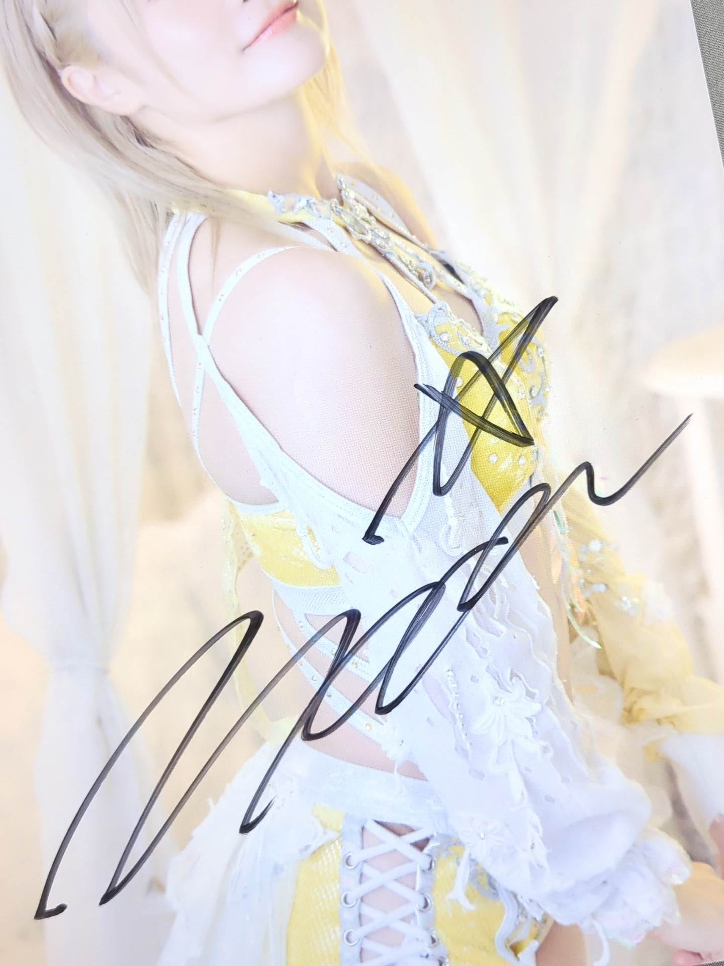 なつぽい 直筆サイン入り スターダムポートレート(Q-8)