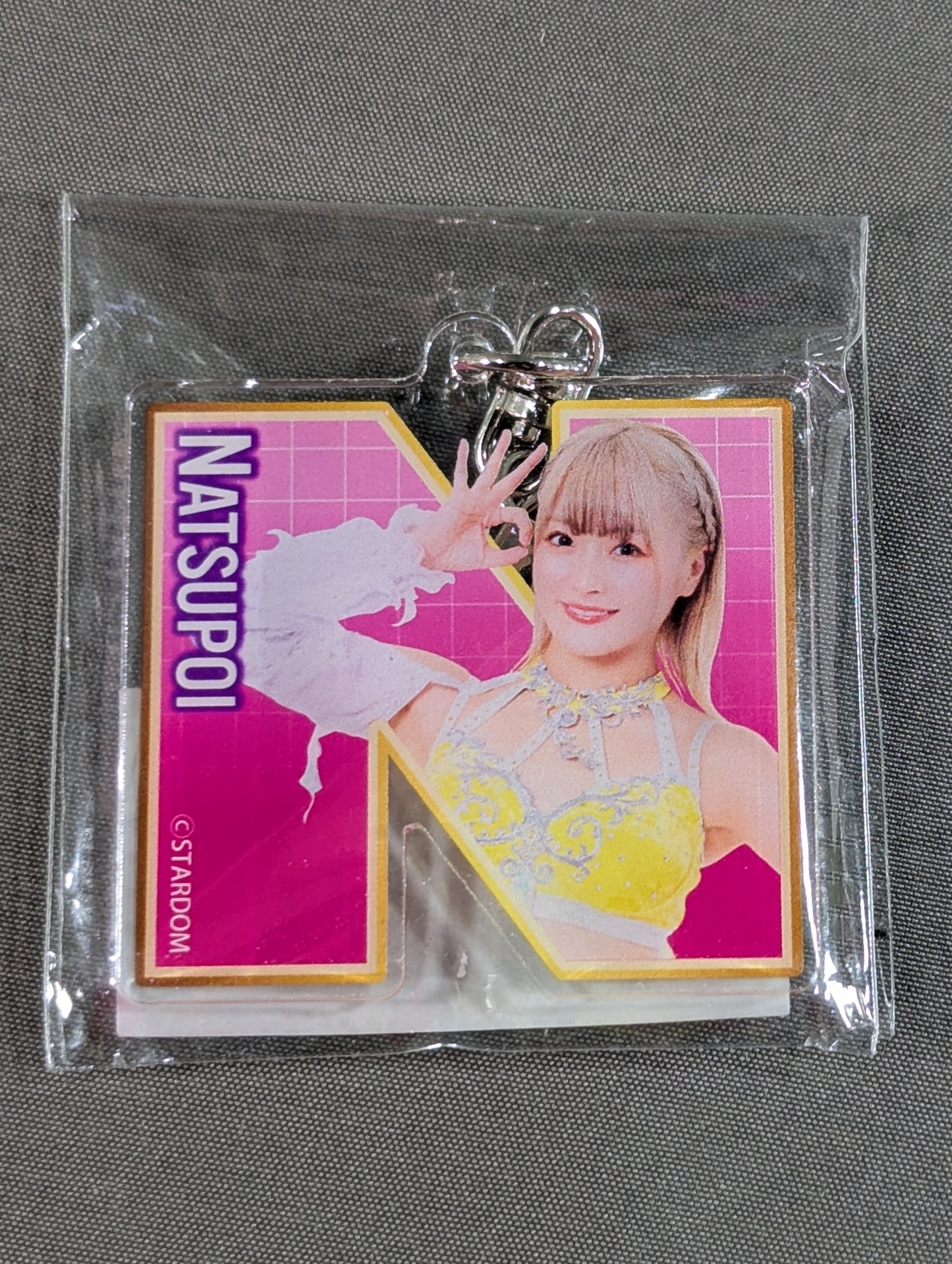 なつぽい イニシャルキーホルダー(DMMオンクレ)