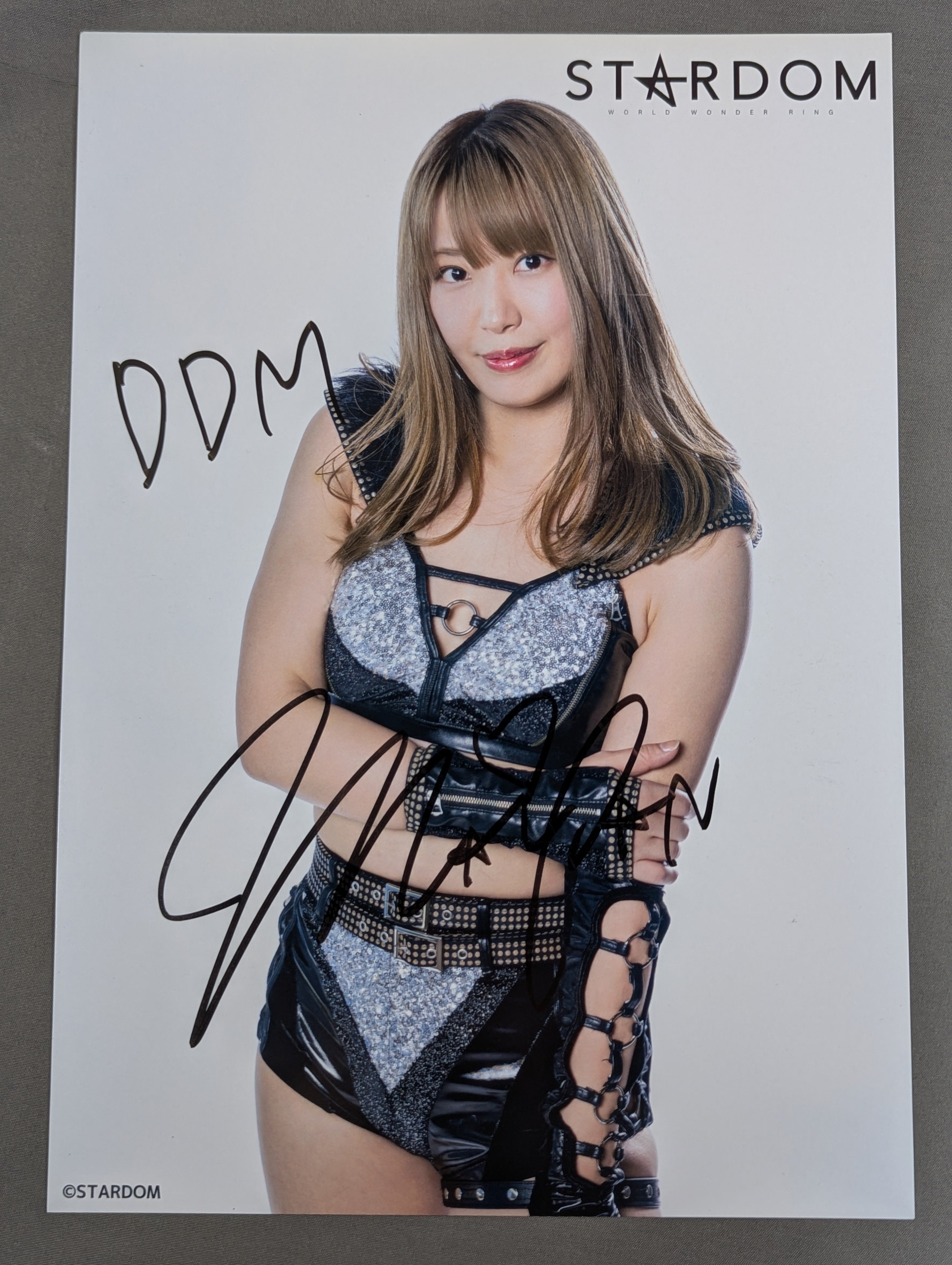 ロ*ン様 セクシースタイル　美少女　 A4サイズ　スチールメタルサイン 上谷沙弥 ALL STAR GRAND QUEENDOM 2025 A4アクリルパネル（直筆サイン