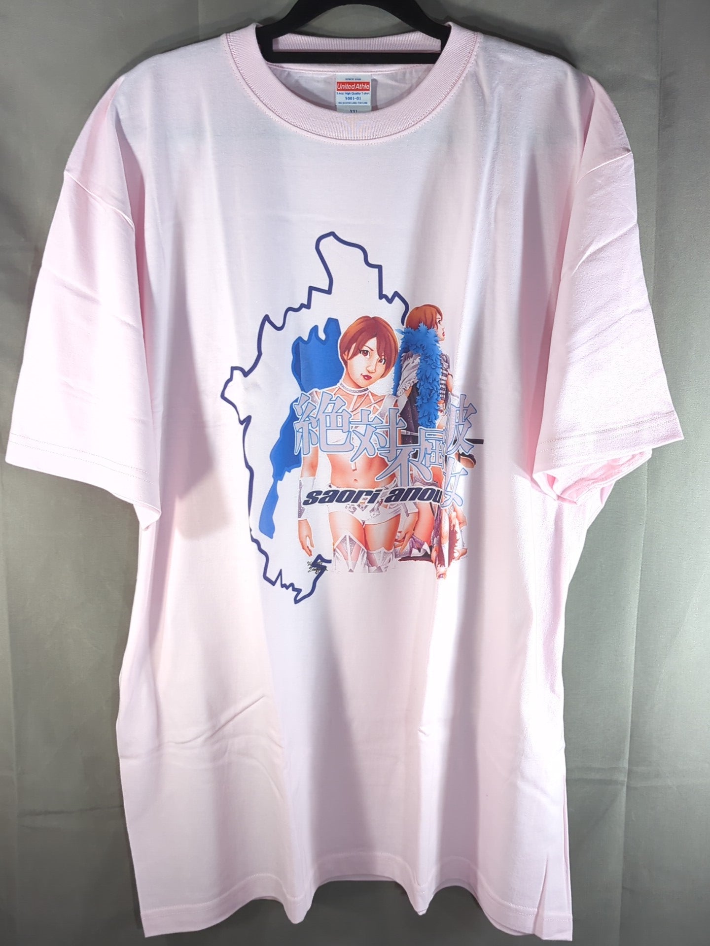 安納サオリ イラストTシャツ(限定Ver / ピンク) – 闘道館