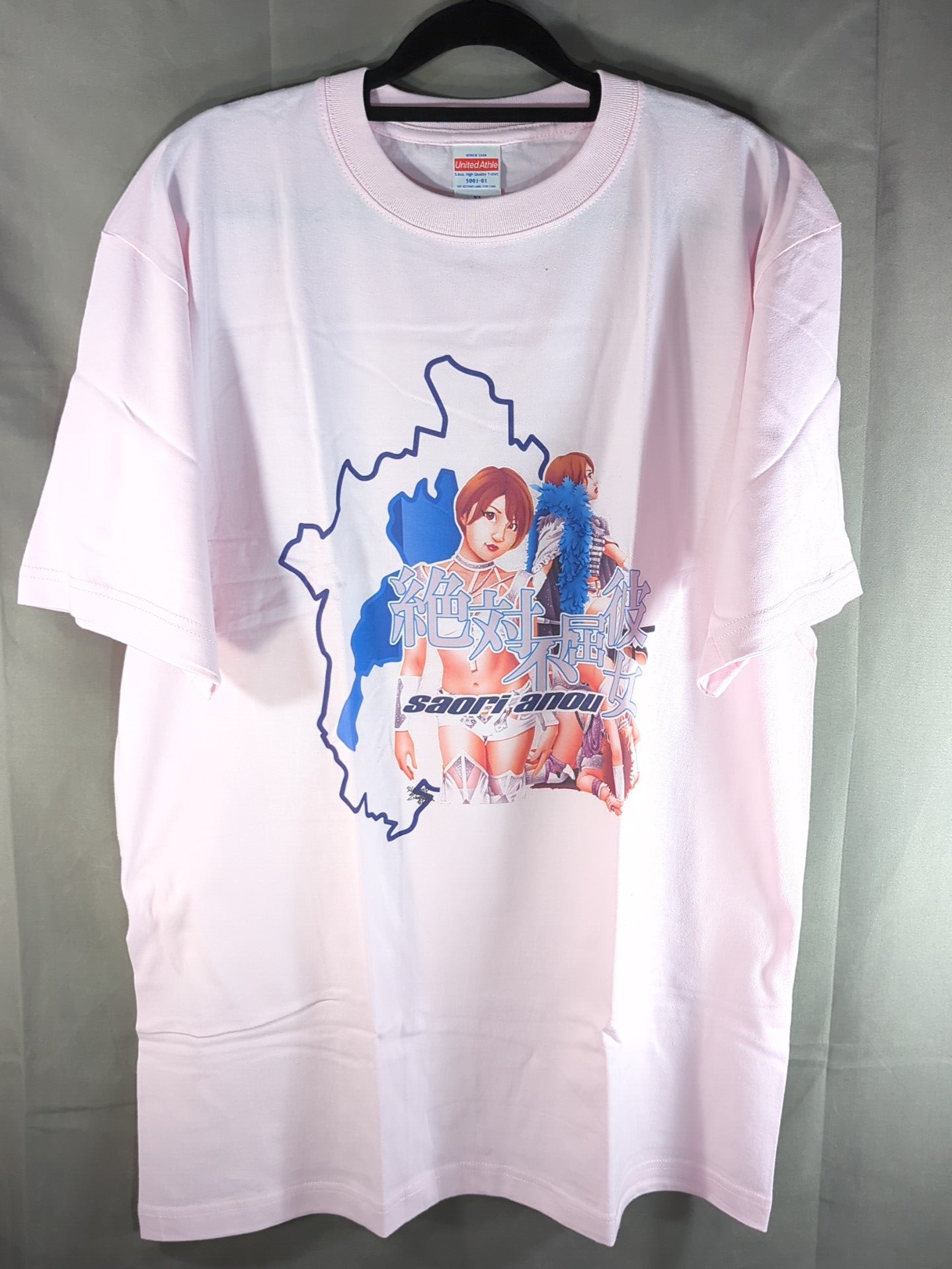 安納サオリ イラストTシャツ(限定Ver / ピンク) – 闘道館