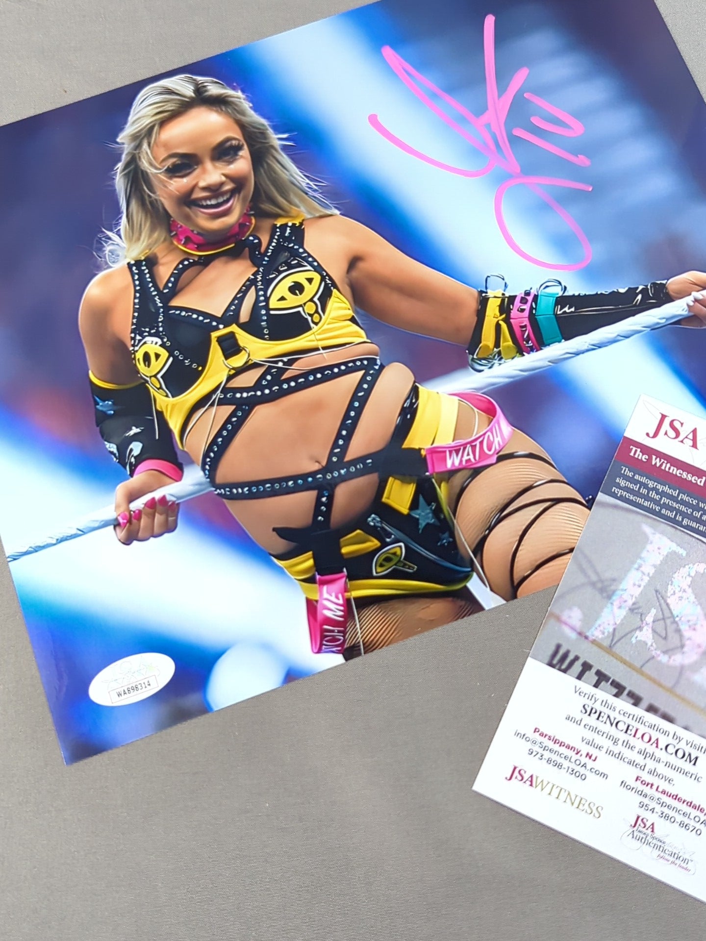 ☆JSA☆ リヴ・モーガン 直筆サイン入りポートレート(イエロー ☆JSA☆ リヴ・モーガン 直筆サイン入りポートレート(イエロー