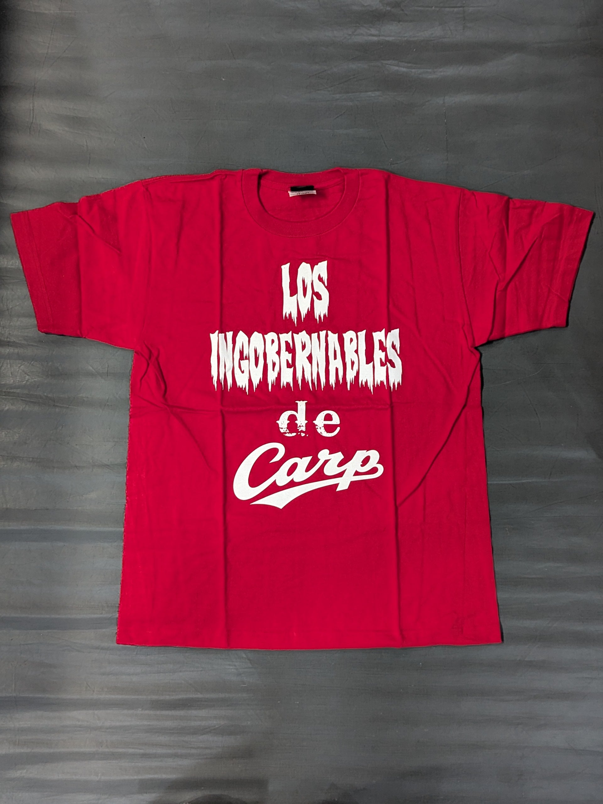 広島東洋カープ×内藤哲也「L・I・C」Tシャツ(レッド) – 闘道館