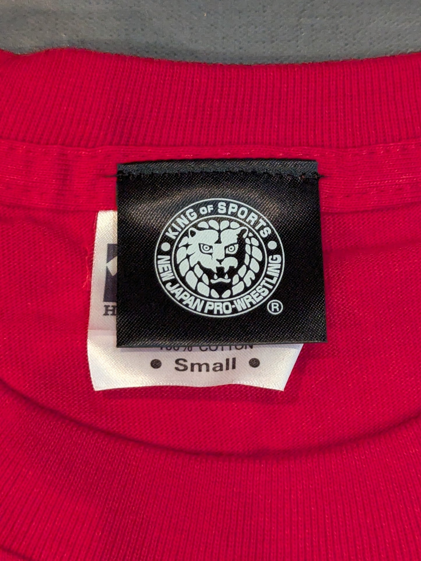 Hiroshima Toyo Carp × Tetsuya Naito "TRANQUILO de Carp" T-shirt (red)