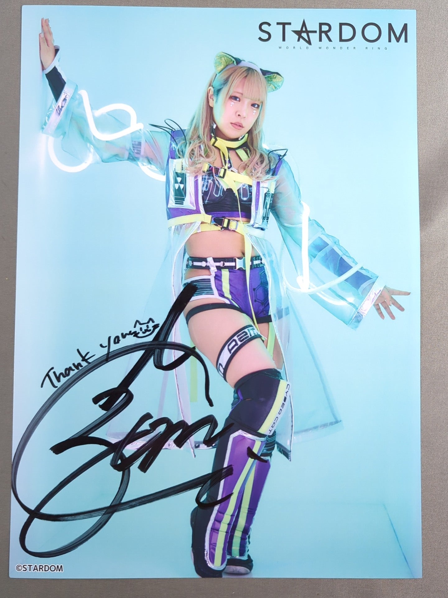 スターダム　AZM選手　2021等身大タペストリー AZM 直筆サイン入り スターダムポートレート(T-4) – 闘道館