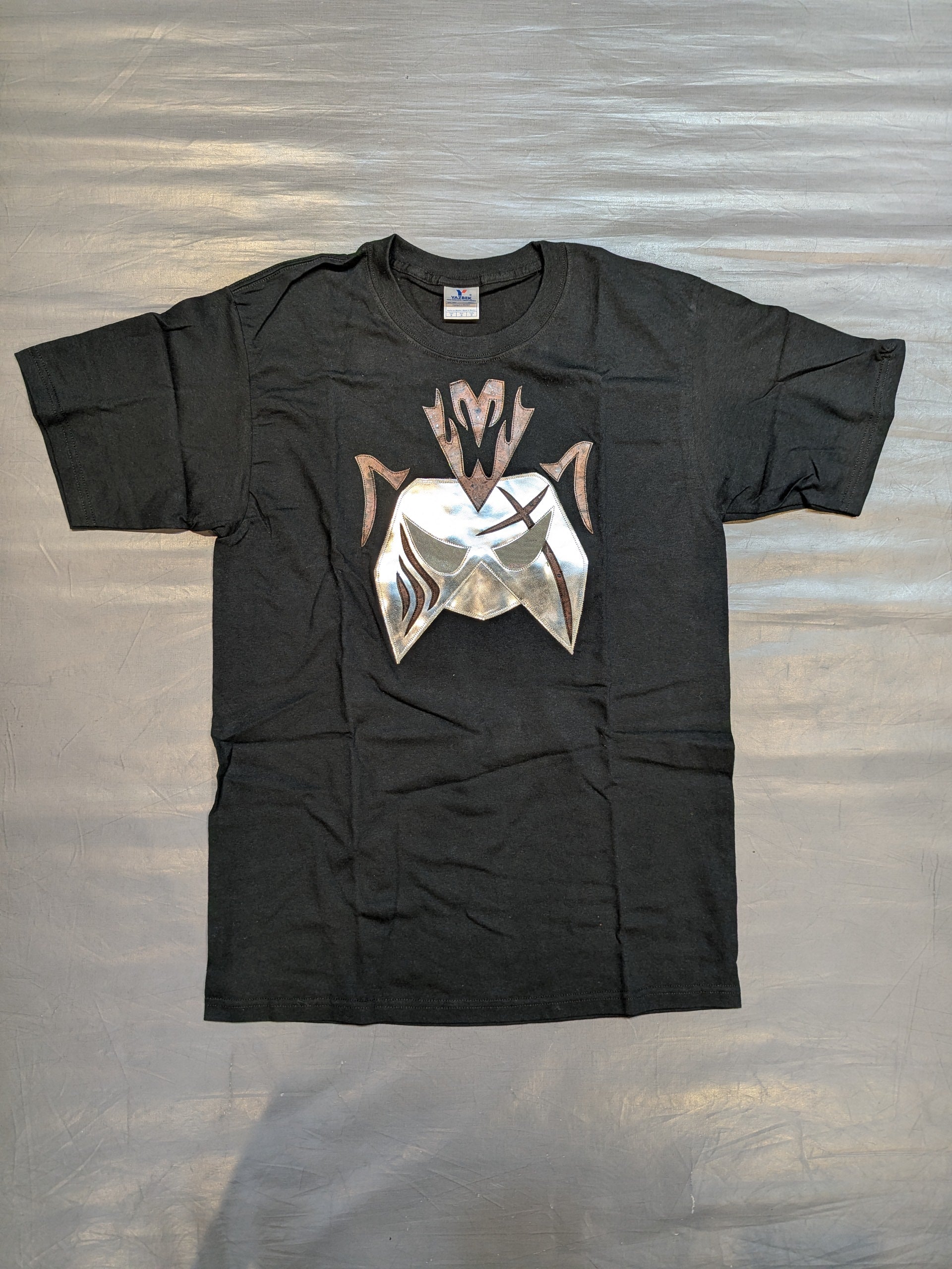 マイバッハ谷口「マスク縁取り」Tシャツ(黒ヒモ) – 闘道館