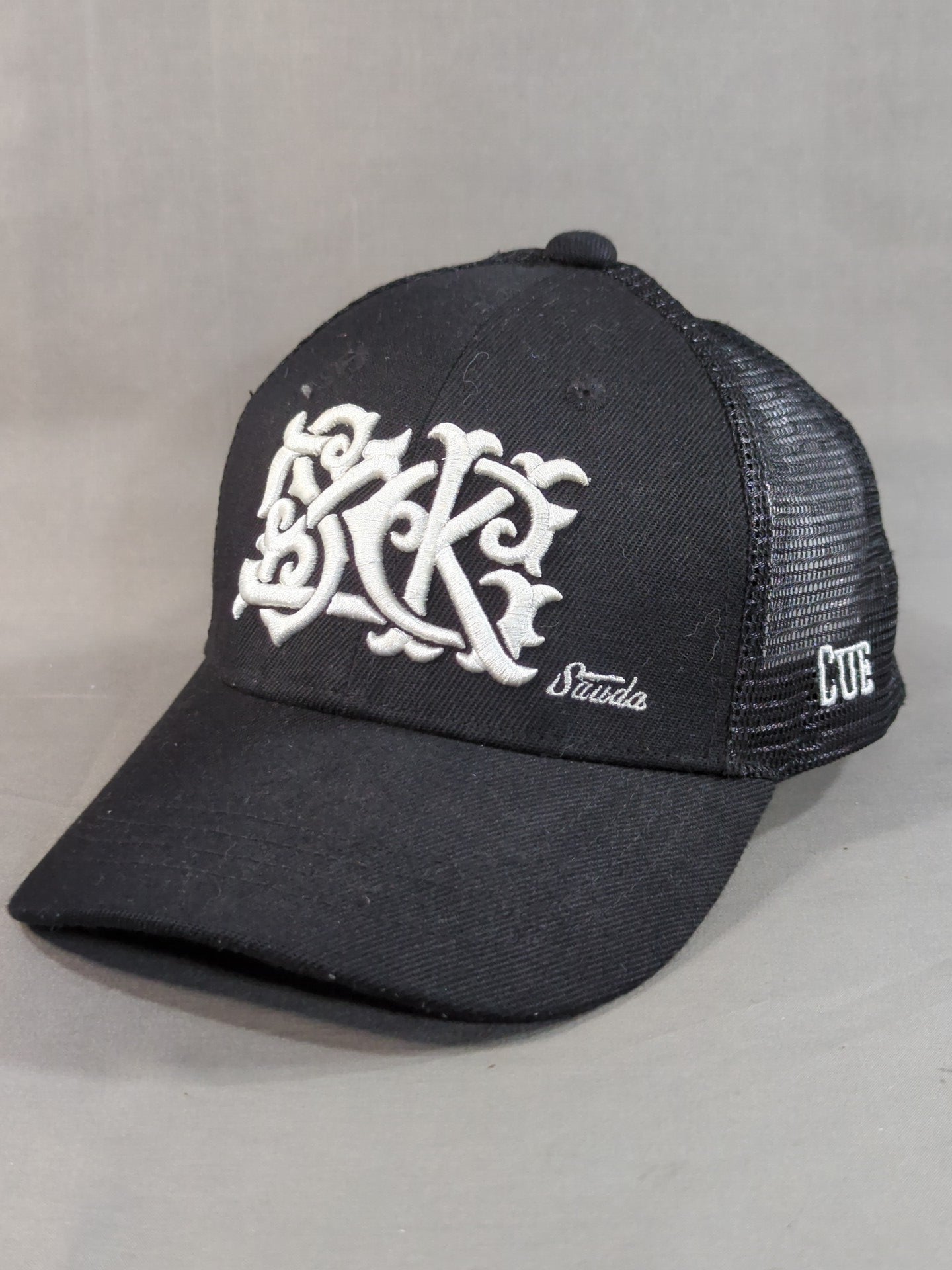 鈴木みのる「2021 SZKG CAP(白刺繍)」メッシュキャップ②(ブラック 鈴木みのる「2021 SZKG CAP(白刺繍)」メッシュキャップ②(ブラック