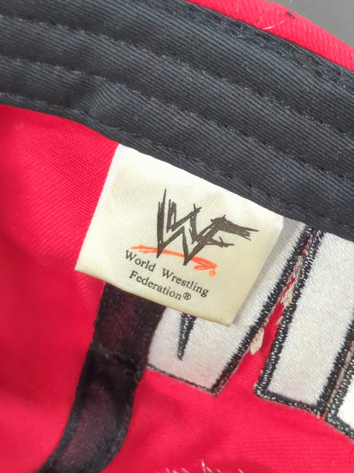 ストーン・コールド・スティーブ・オースチン「3:16 スカル刺繍」キャップ②(WWF/ブラック×レッド)