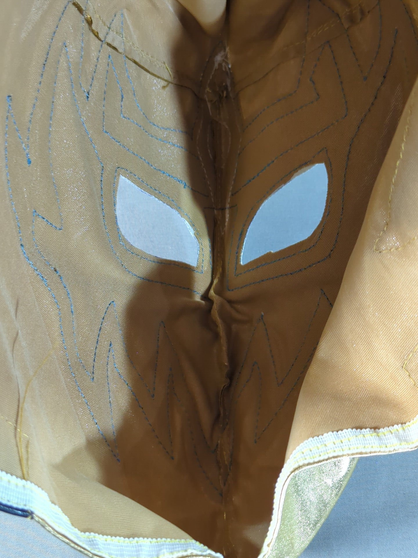 Mascara Dorada