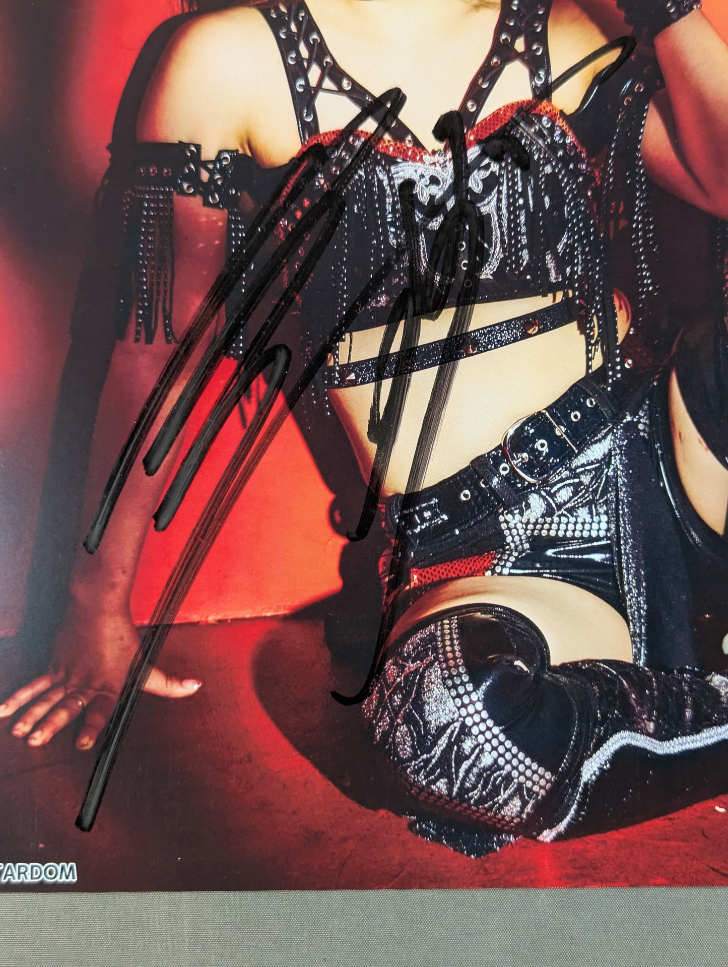 Suzu Suzuki hand signed autograph Starda Mu Pro-Photo (B-3)