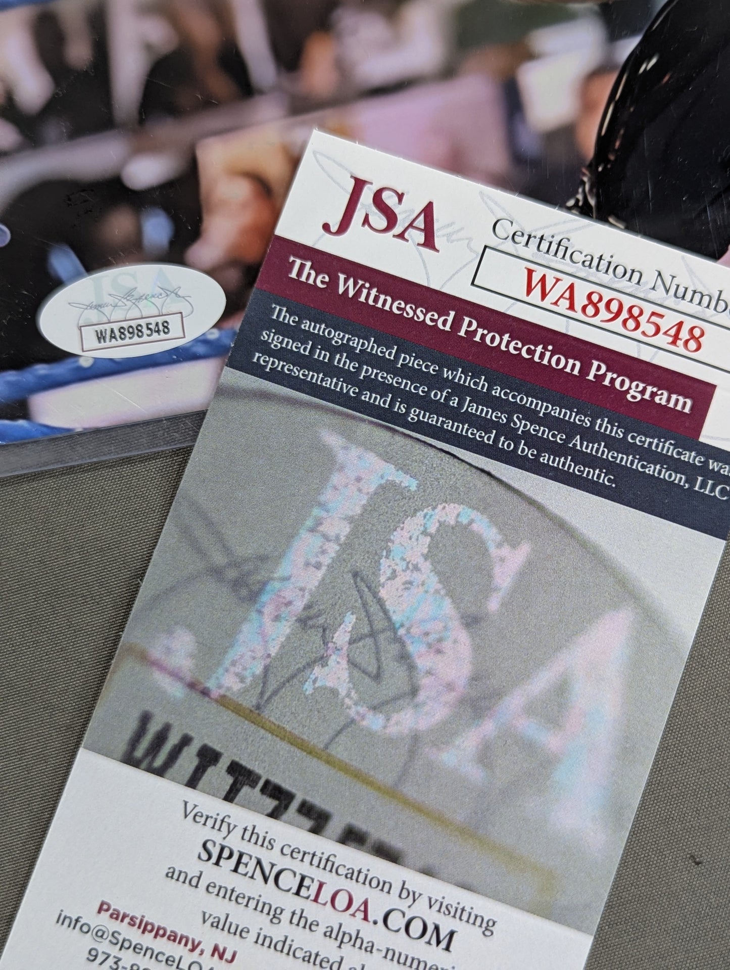 ★JSA★ リヴ・モーガン 直筆サイン入りポートレート(イエロー)