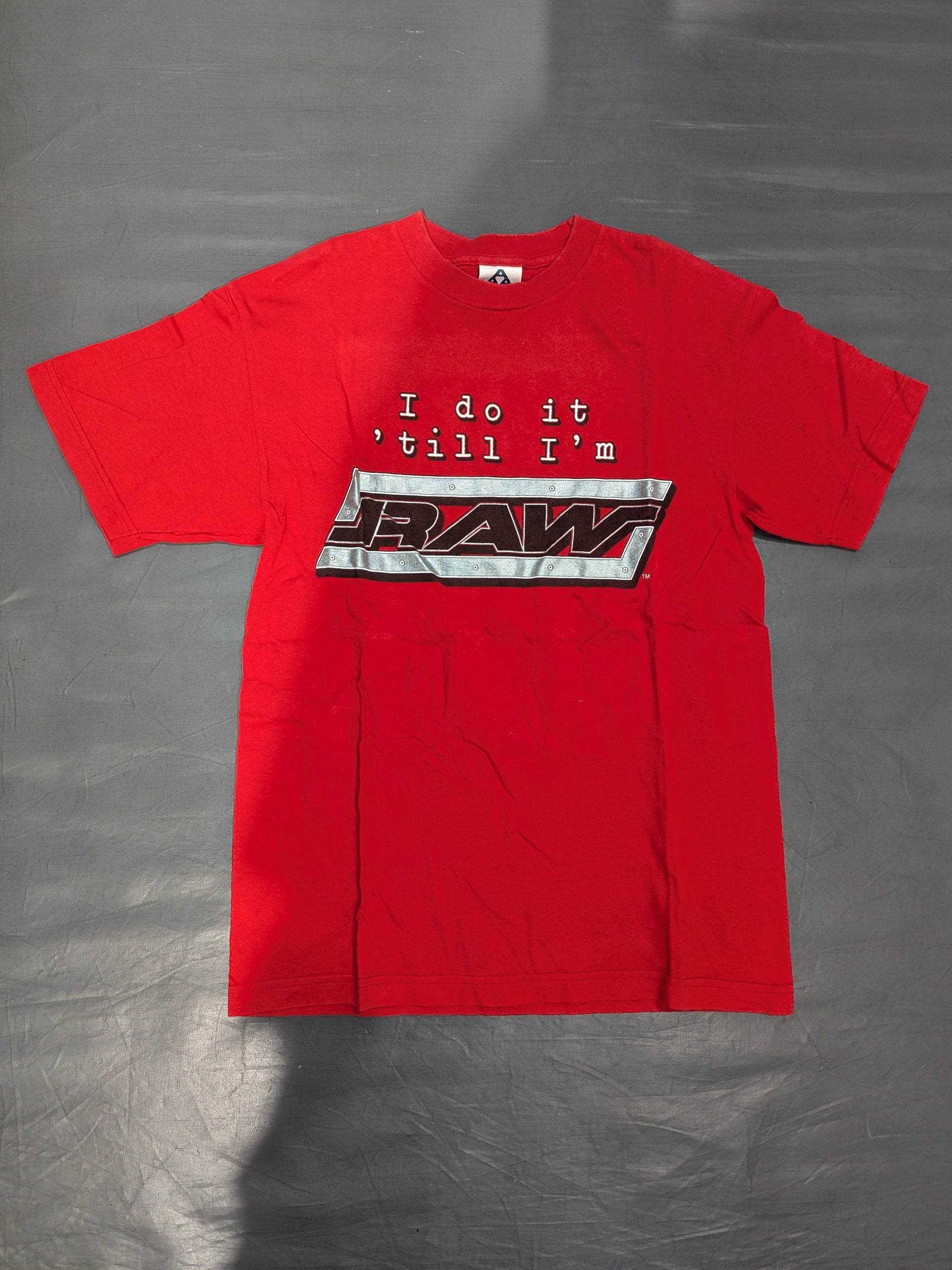 RAW「I do it 'till I'm」Tシャツ(WWE(2002) / レッド) – 闘道館