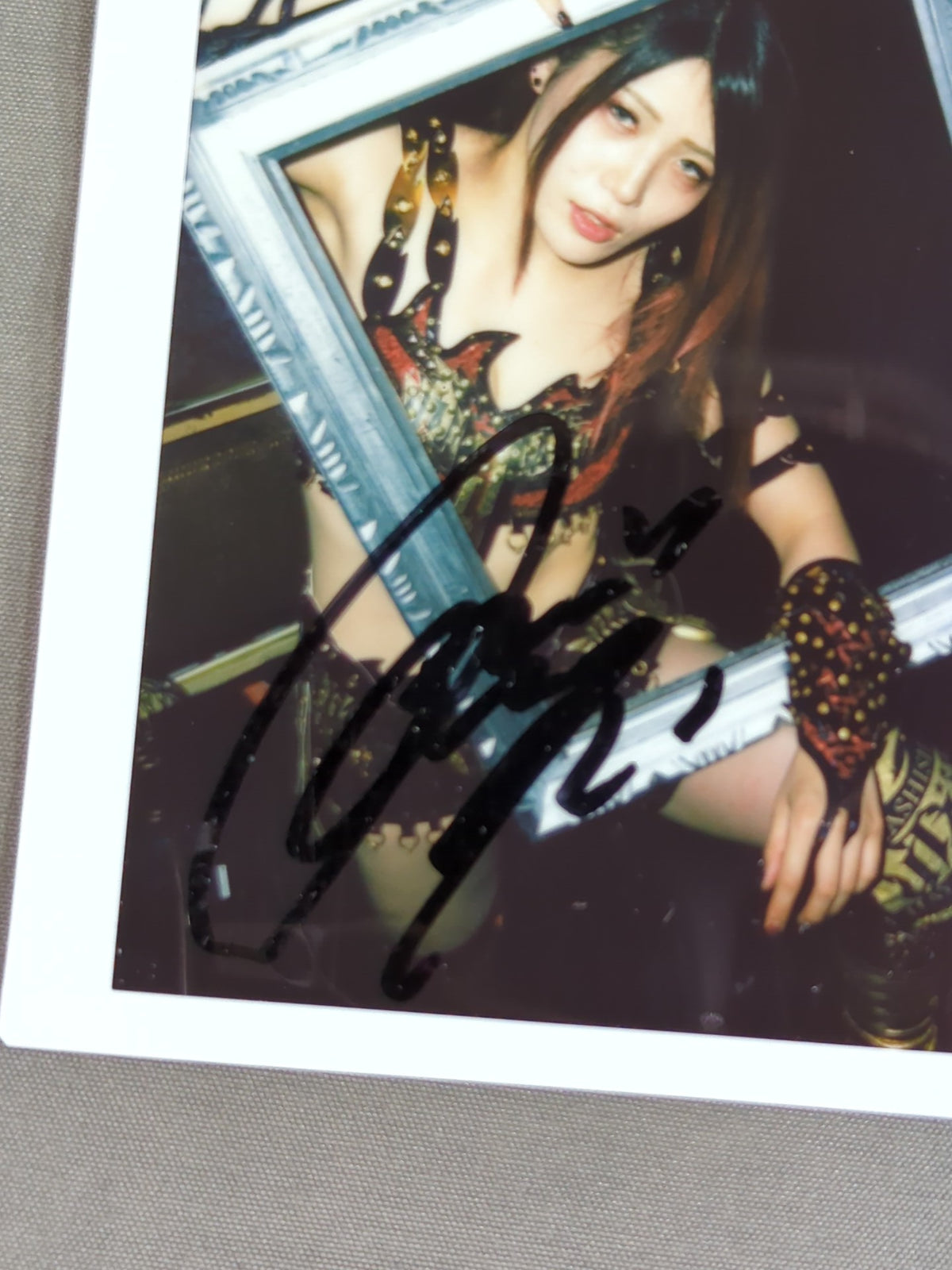 Utami Hayashishita hand signed autograph Cheki (E-3)
