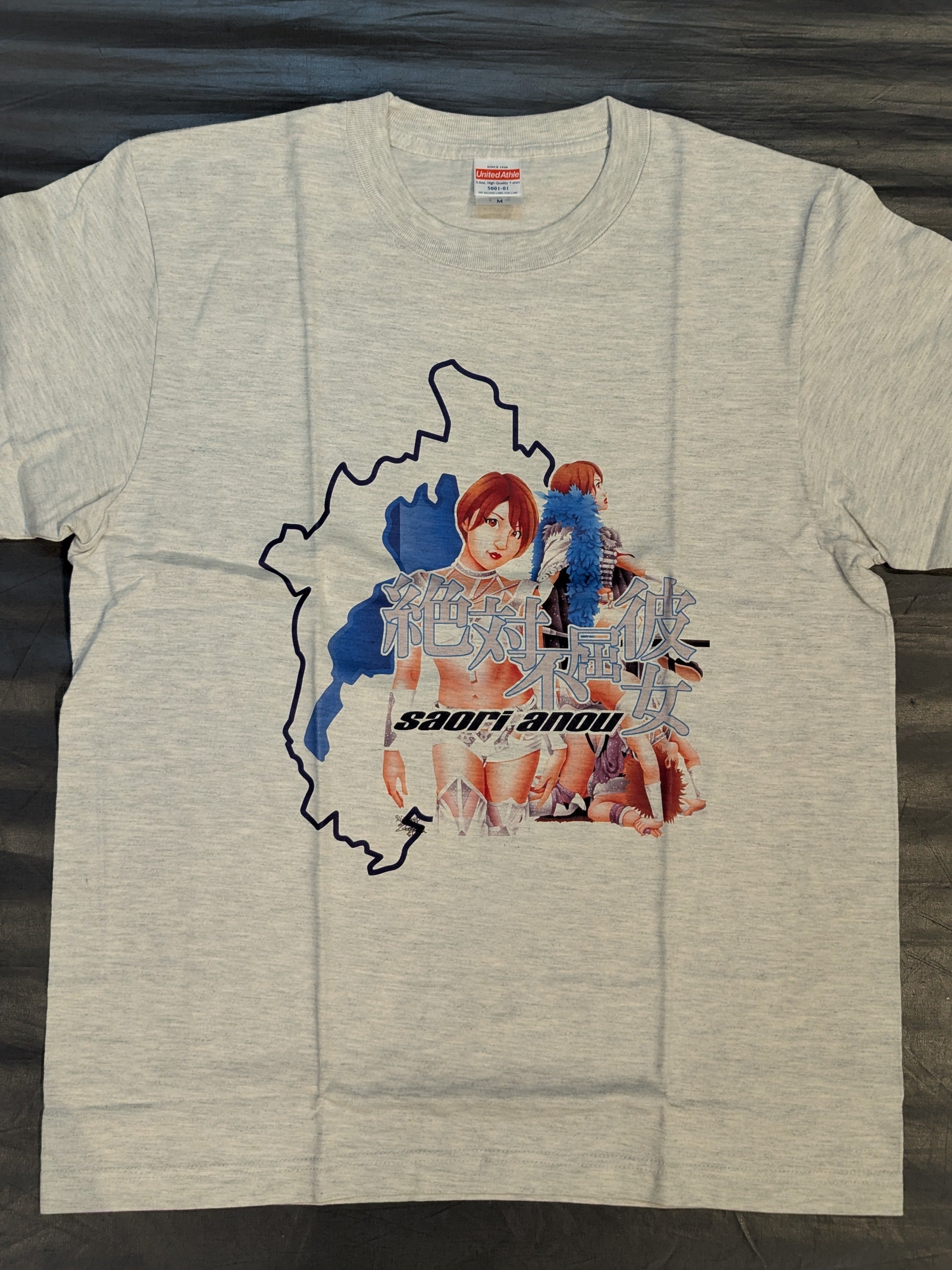 安納サオリ イラストTシャツ(限定Ver / グレー) – 闘道館
