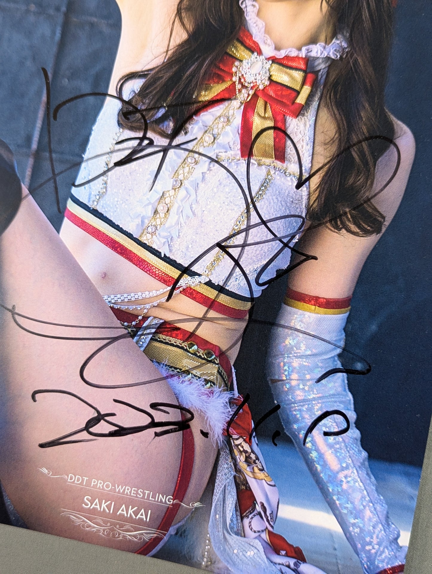 Saki Akai hand signed autograph Pro-Photo (A-1)