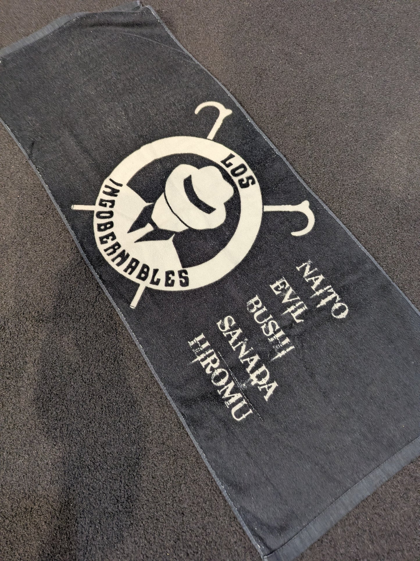 LOS INGOBERNABLES de JAPON Reversible Sports Towel