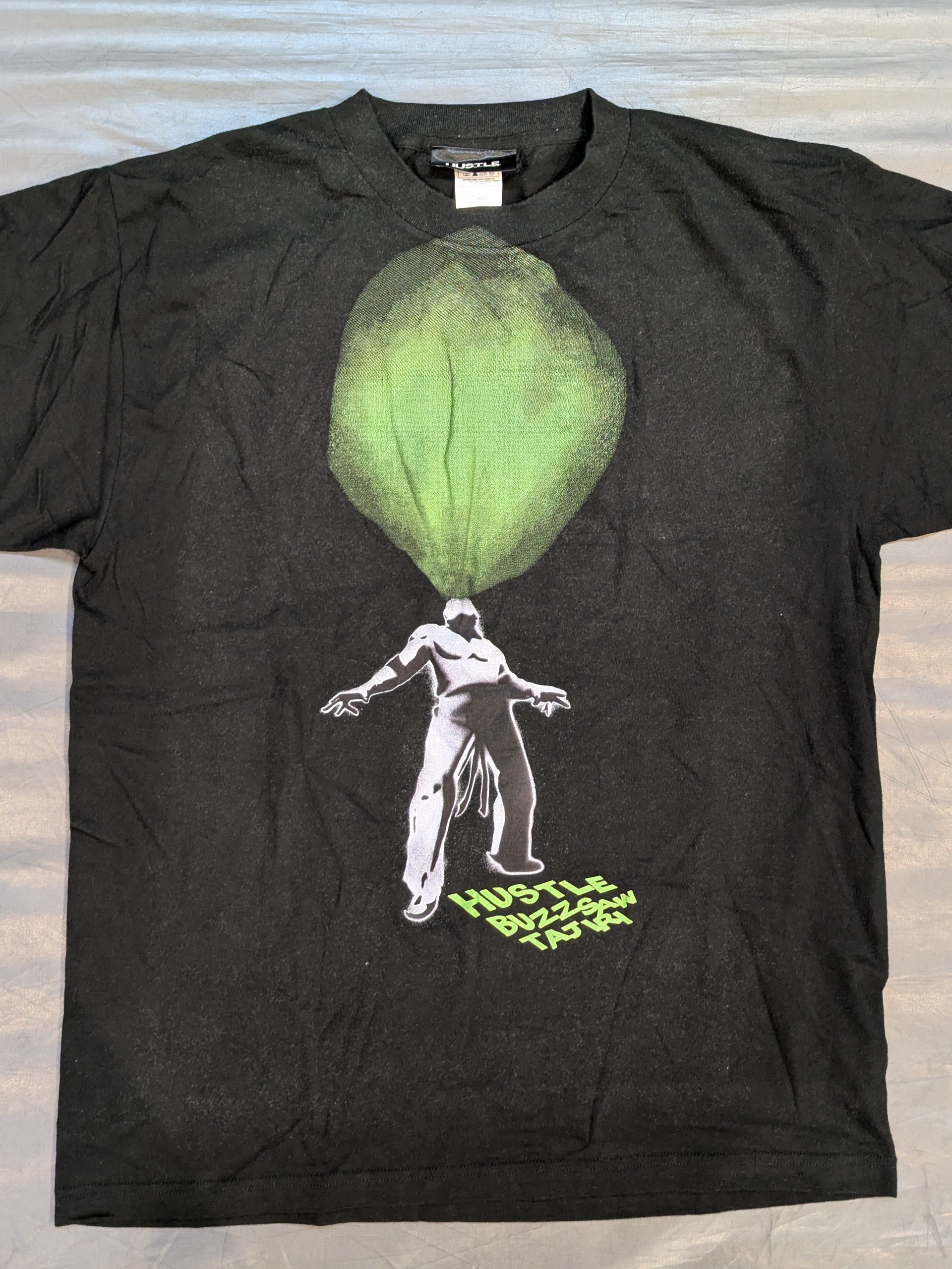 直筆サイン入り】TAJIRI「HUSTLE BUZZSAW」イラストTシャツ – 闘道館