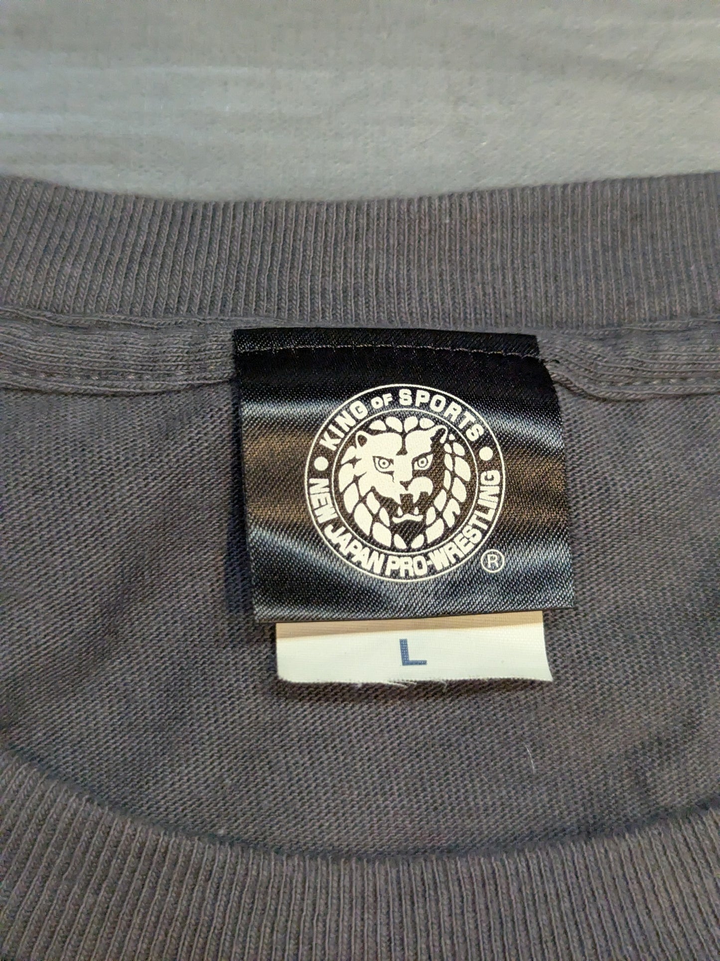 オカダ・カズチカ「2023 RAINMAKER」Tシャツ(スレートグレー)