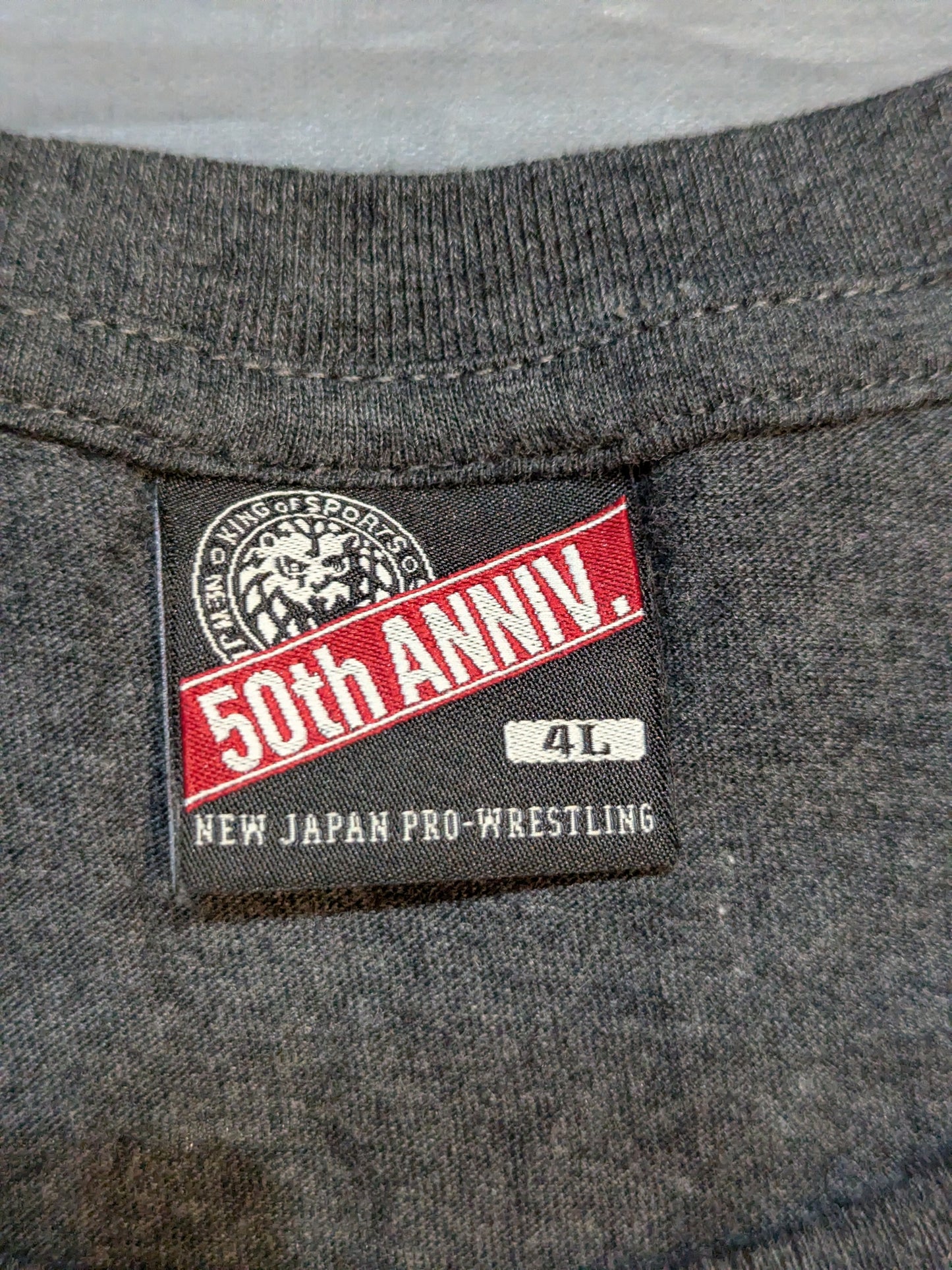 新日本プロレス×しまむら ライオンマーク「50th ANNIVERSARY」Tシャツ(グレー迷彩)