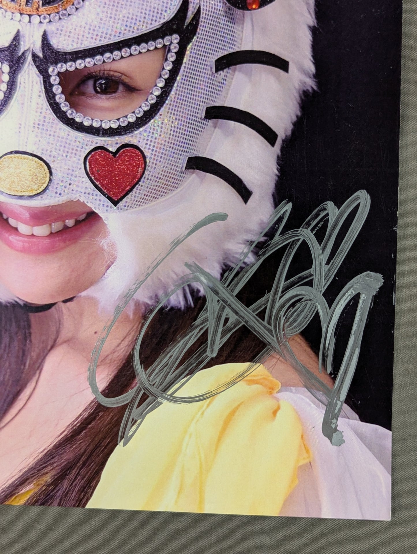 Yuzu Pon Mask (Yuzuki Aikawa) hand signed autograph Pro-Photo (A-12)