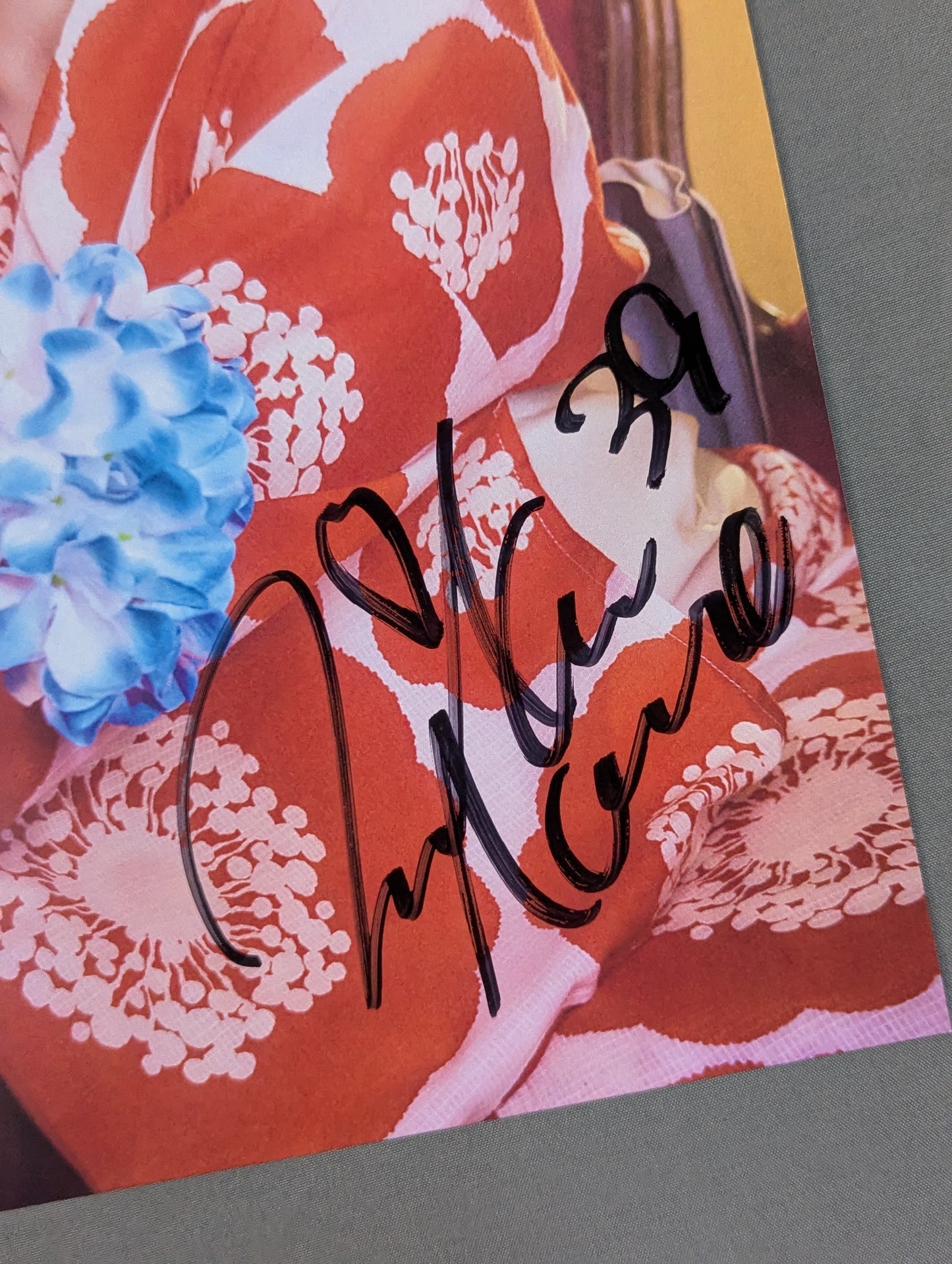 Miku Aono hand signed autograph Pro-Photo (G-4)