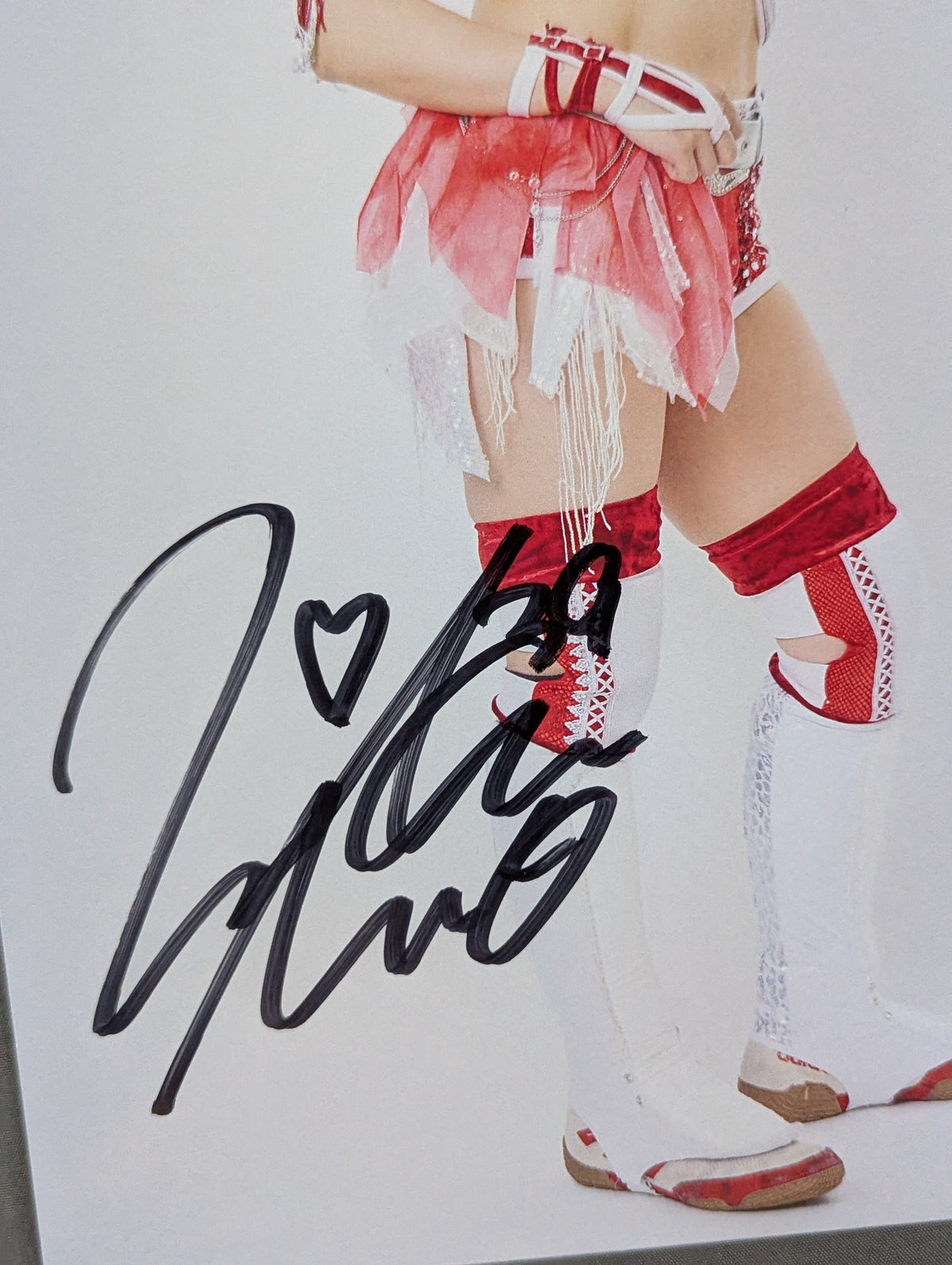Miku Aono hand signed autograph Pro-Photo (G-6)