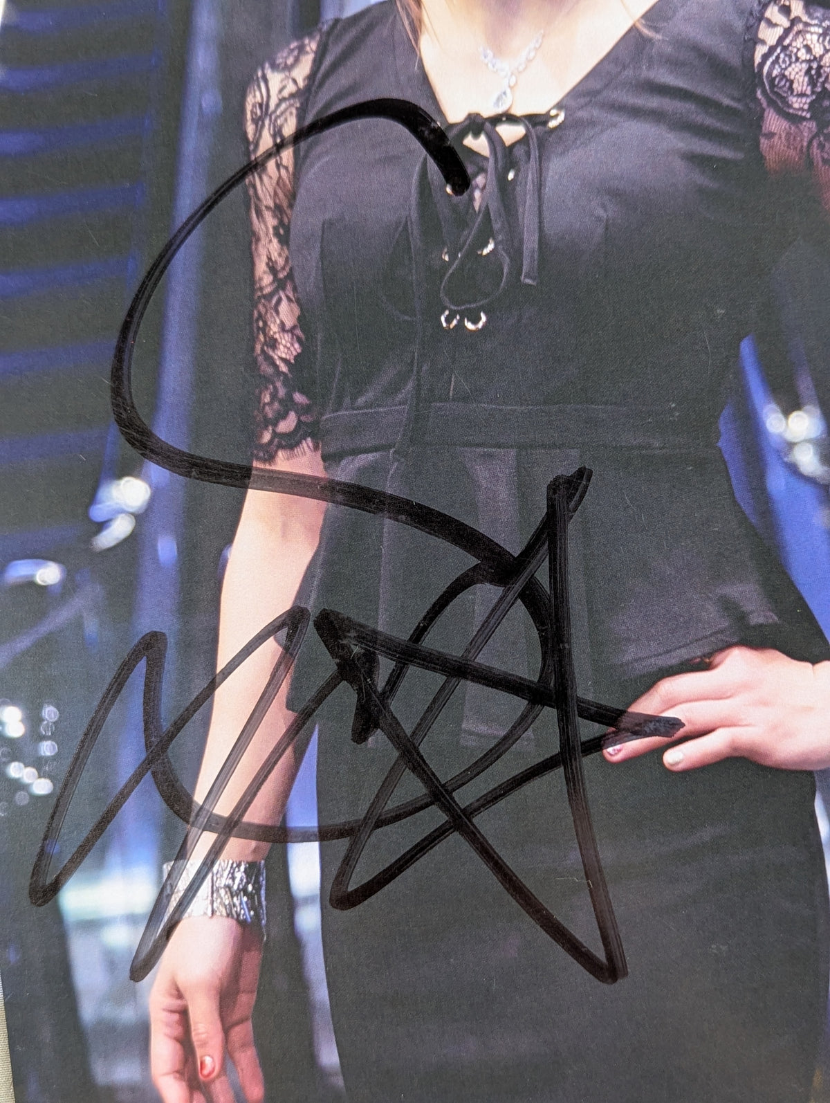 Akari hand signed autograph Stardom Pro-Photo (L-2)