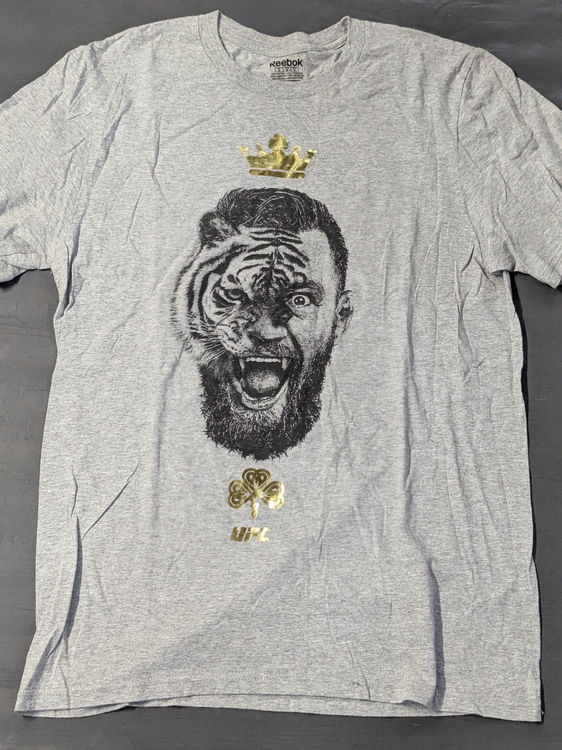 コナー・マクレガー UFC×Reebok Tシャツ(グレー) – 闘道館