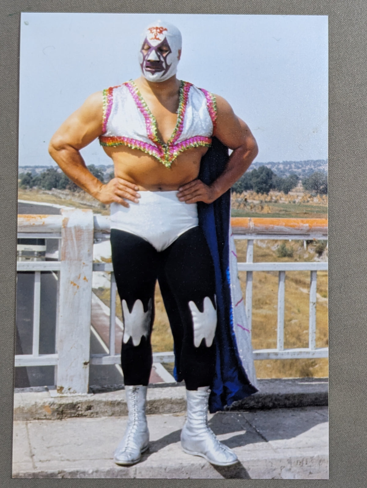 Mil Mascaras, 1970s, Lucha Libre magazine photo (A-3)