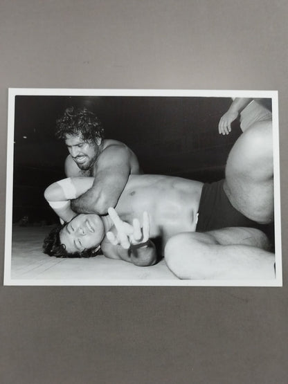 アントニオ猪木vsタイガー・ジェット・シン 白黒写真(A-1)