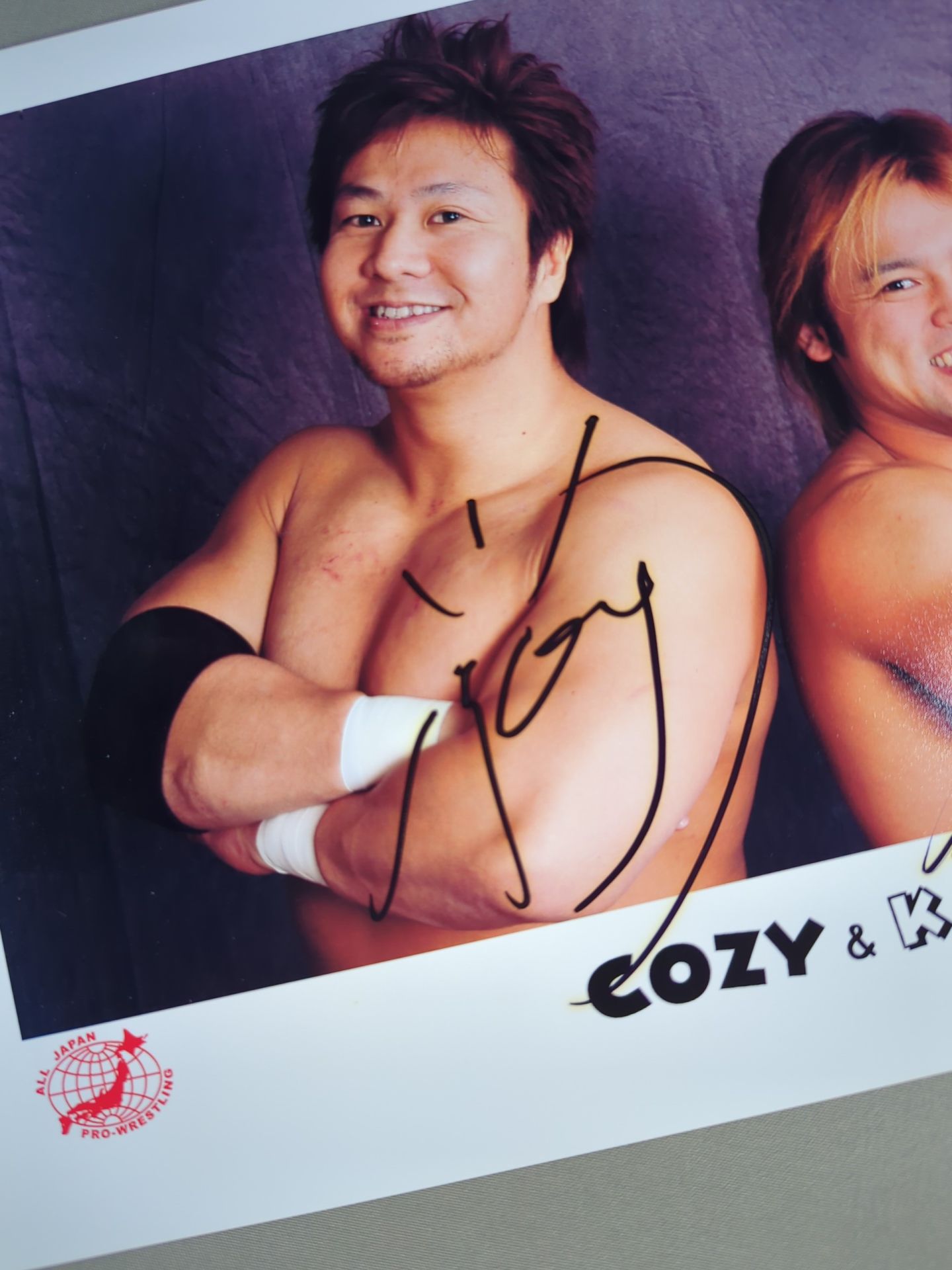 小島聡＆カズ・ハヤシ 直筆Wサイン入り ポートレート