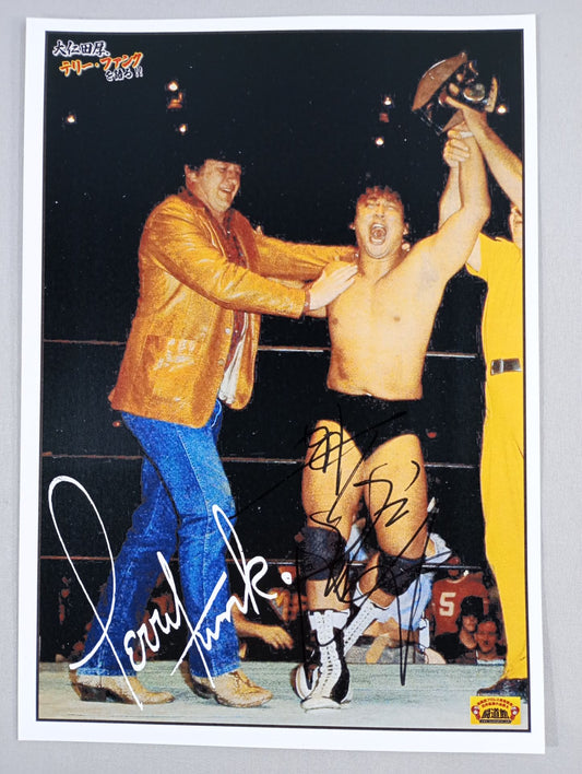 ★ Atsushi Onita × Terry Funk ★ Atsushi Onita  hand signed autograph Pro-Photo (A)